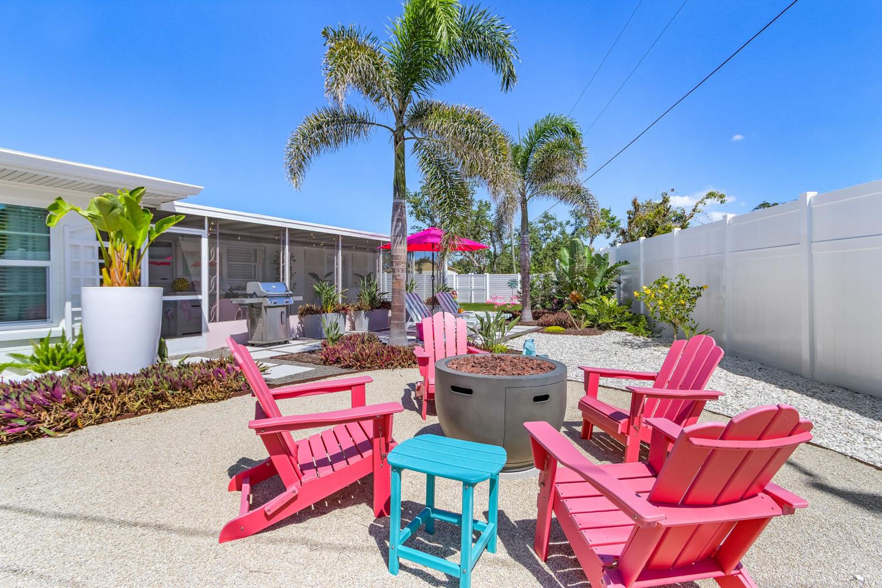 Retro Beach Retreat with Surf Shack in South Venice