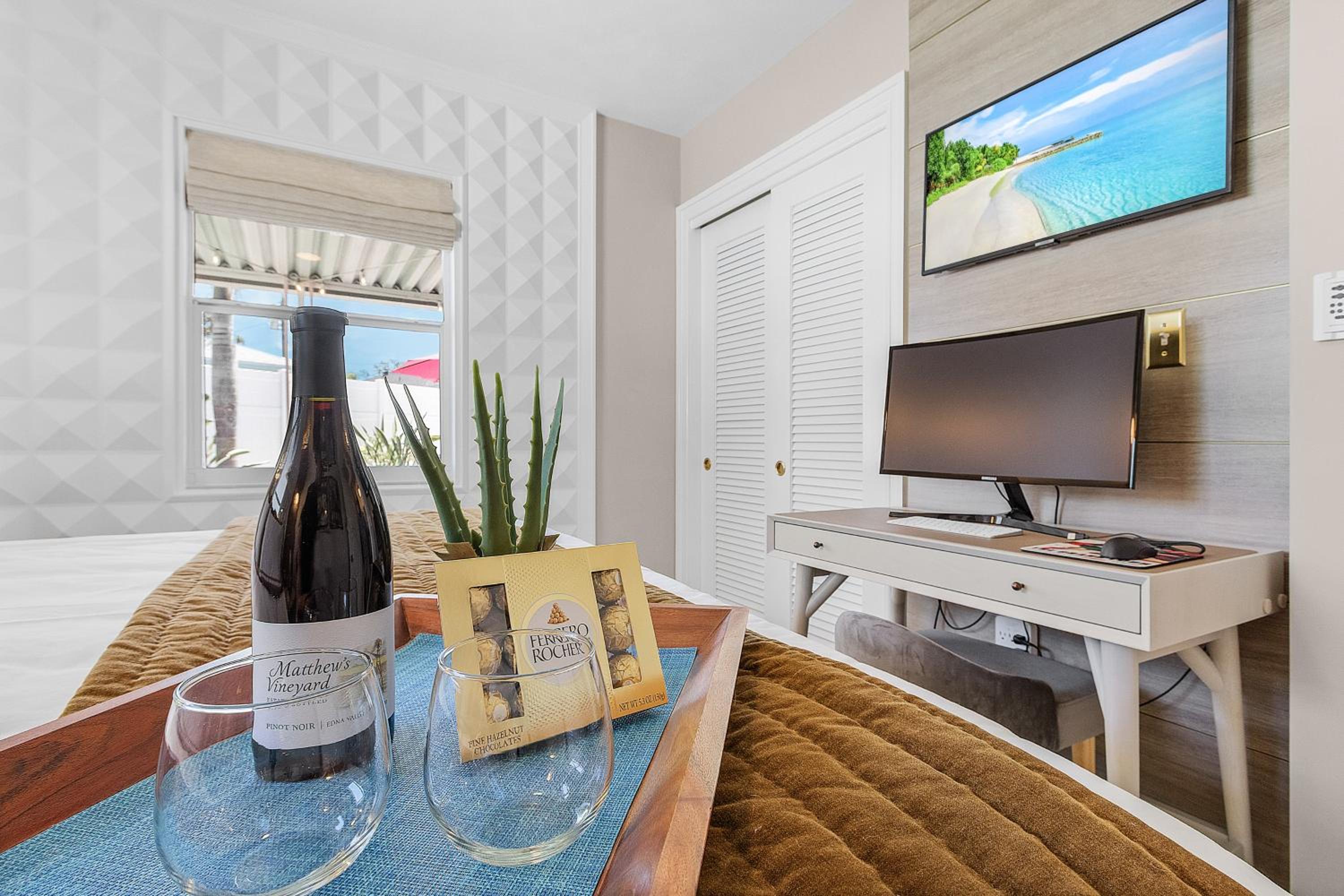 Retro Beach Retreat with Surf Shack in South Venice