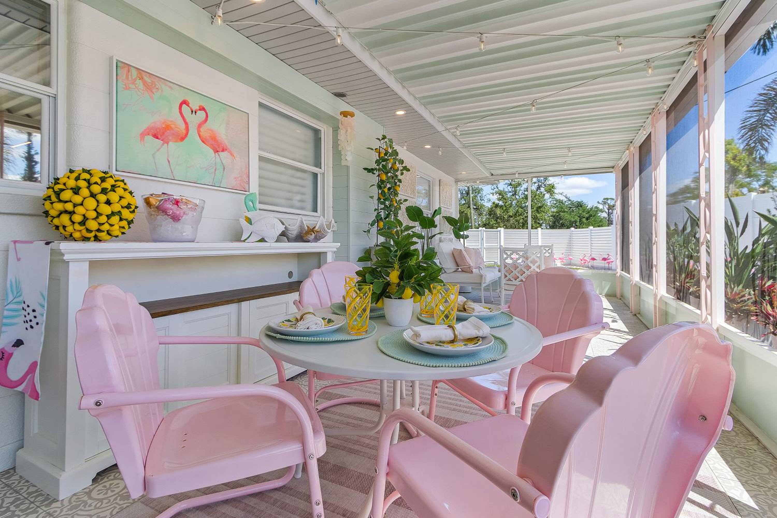 Retro Beach Retreat with Surf Shack in South Venice