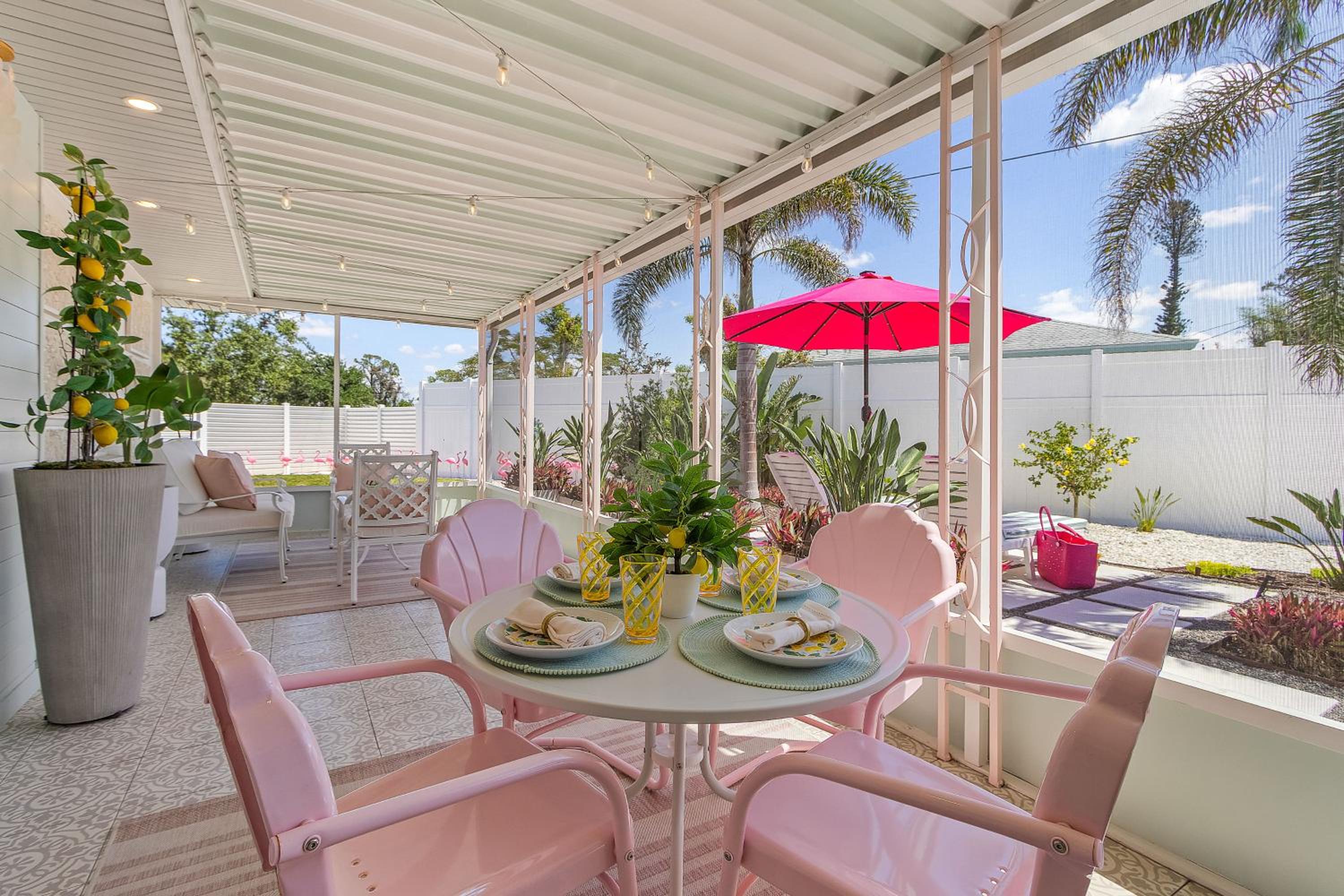 Retro Beach Retreat with Surf Shack in South Venice
