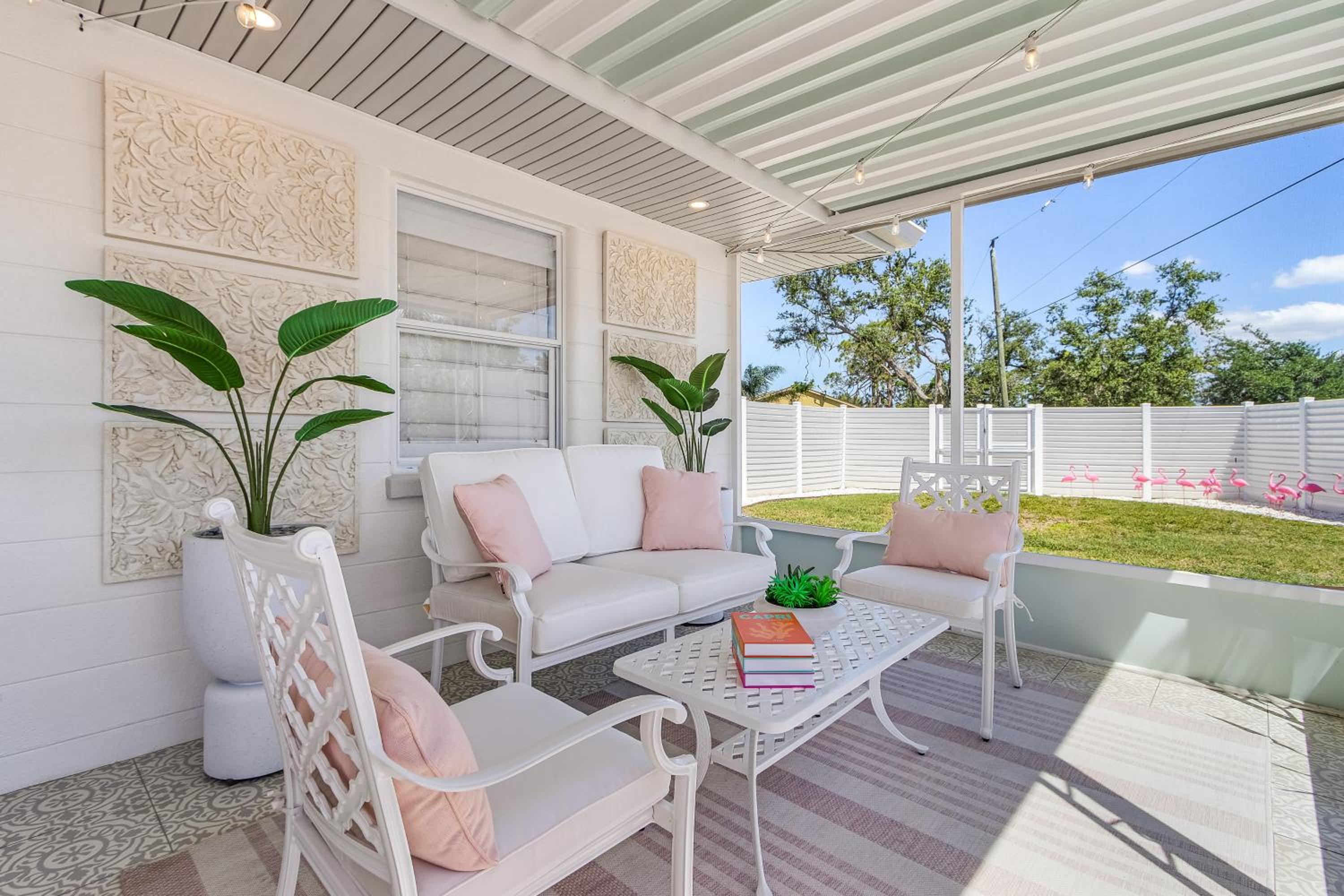 Retro Beach Retreat with Surf Shack in South Venice