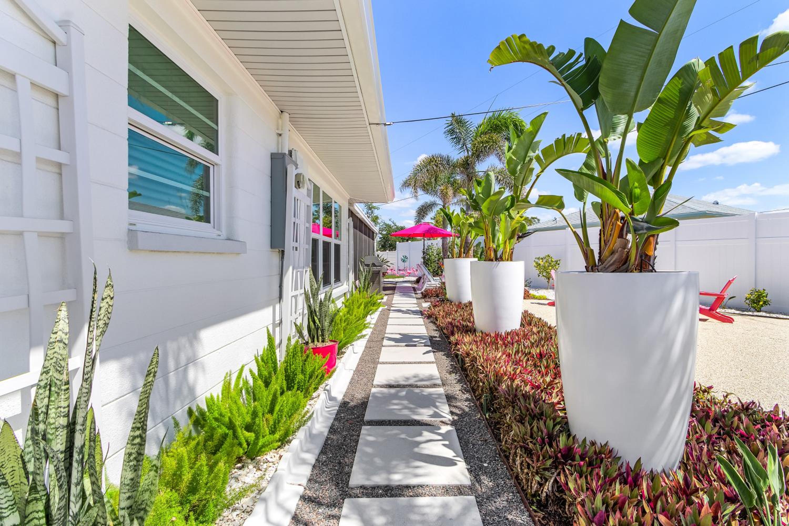 Retro Beach Retreat with Surf Shack in South Venice