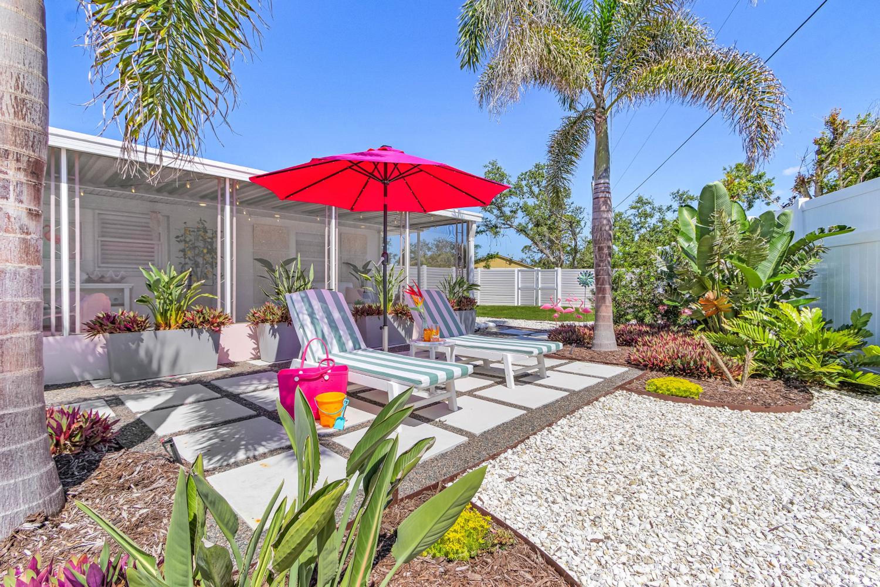 Retro Beach Retreat with Surf Shack in South Venice