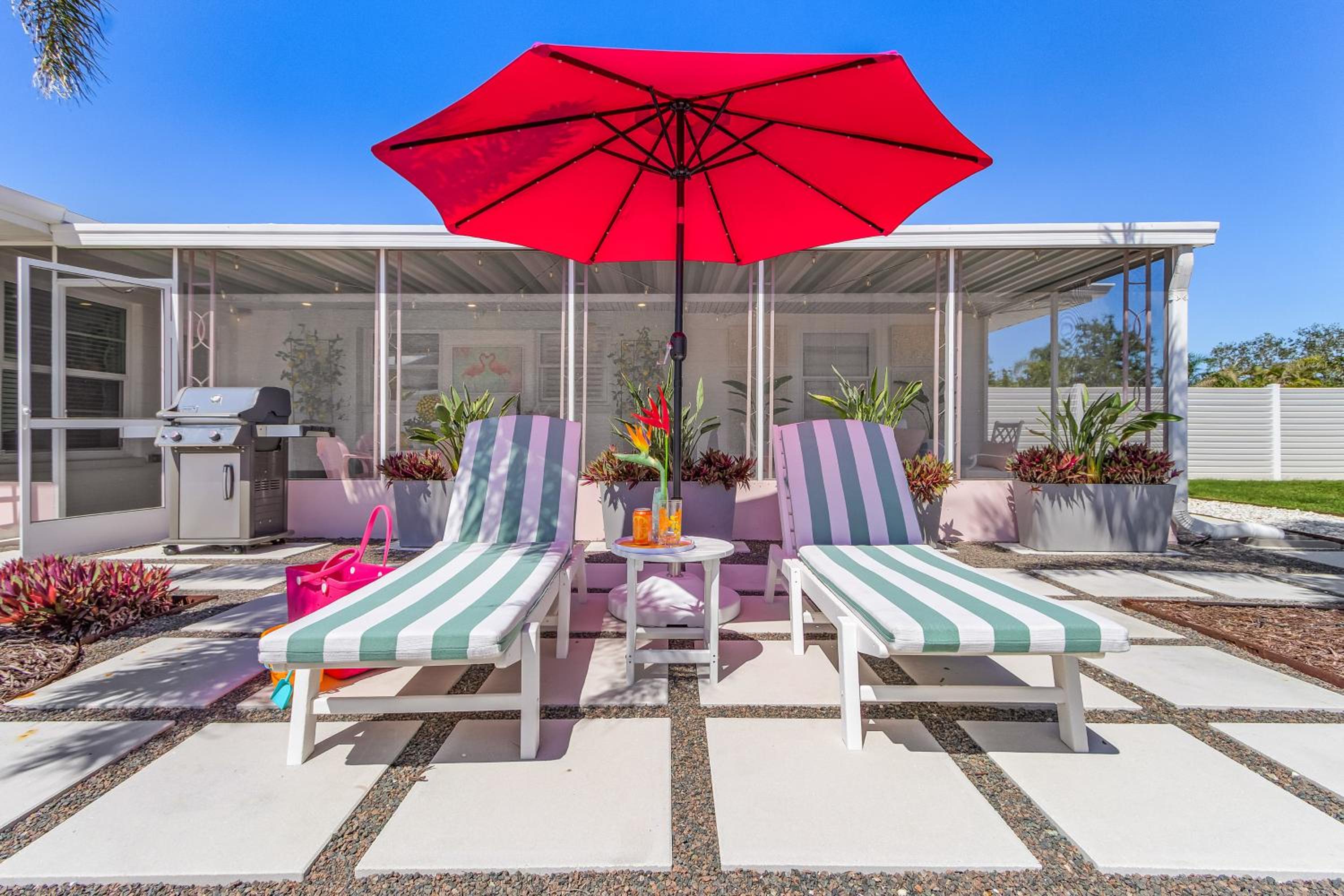Retro Beach Retreat with Surf Shack in South Venice