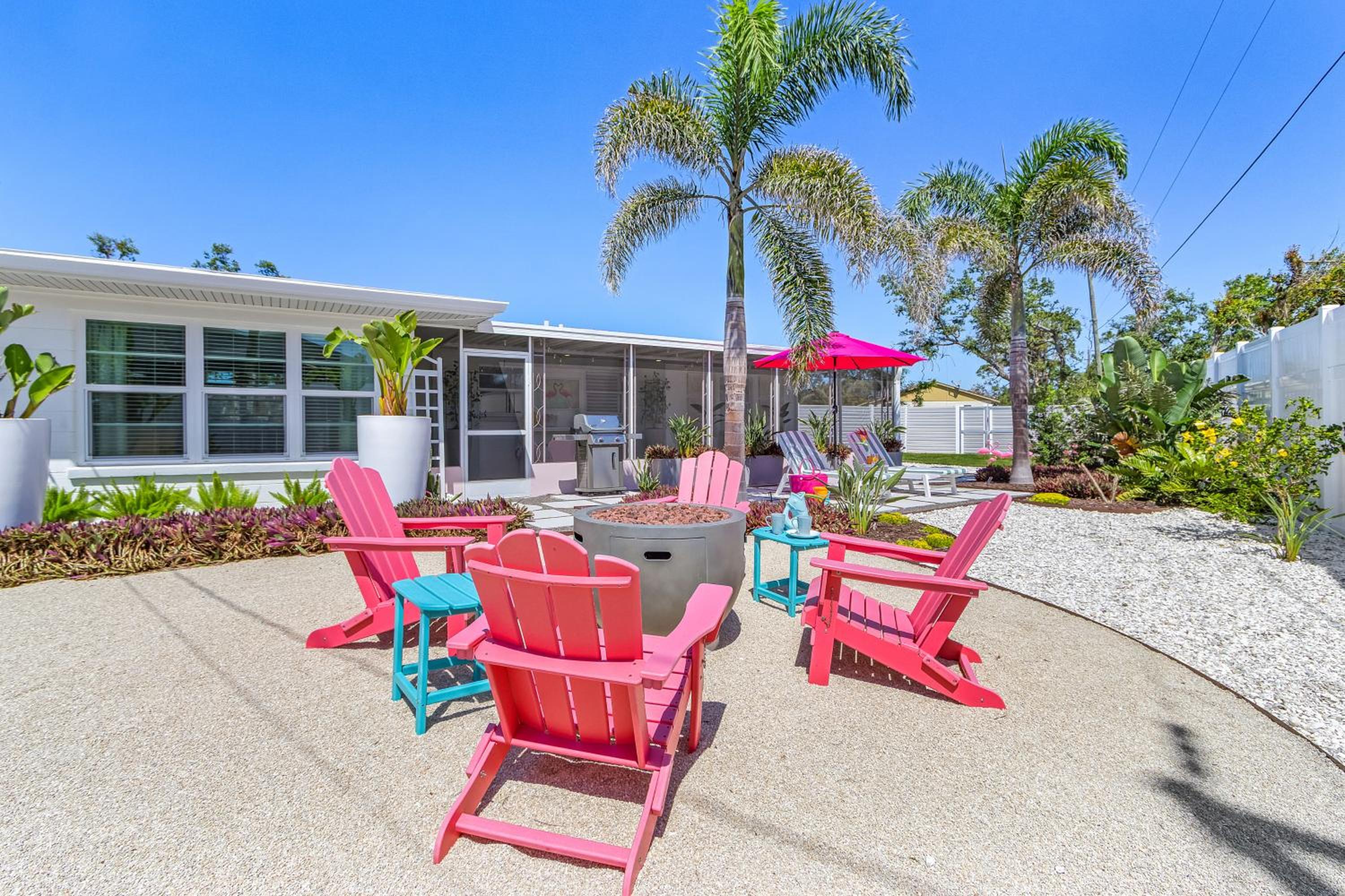 Retro Beach Retreat with Surf Shack in South Venice
