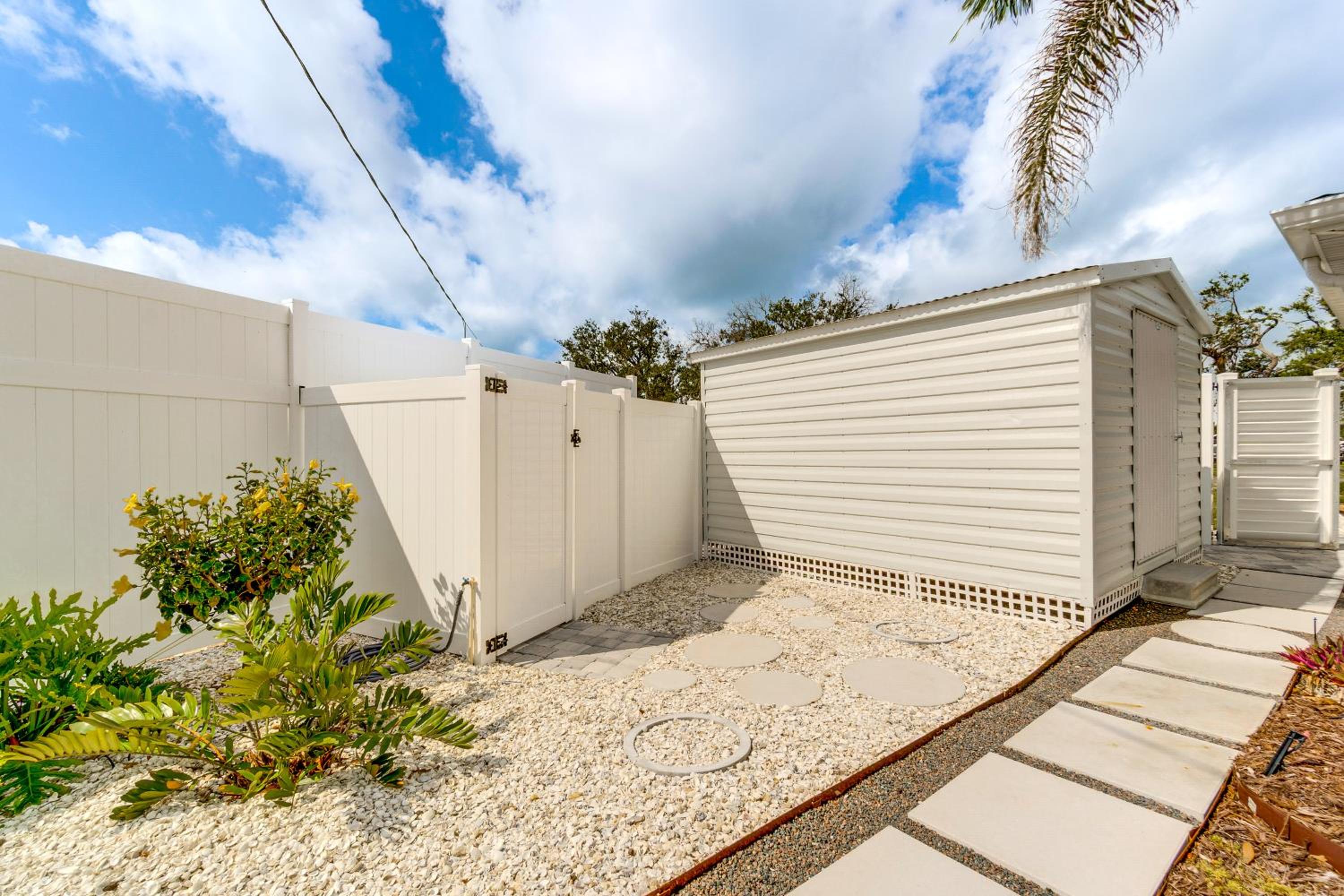 Retro Beach Retreat with Surf Shack in South Venice