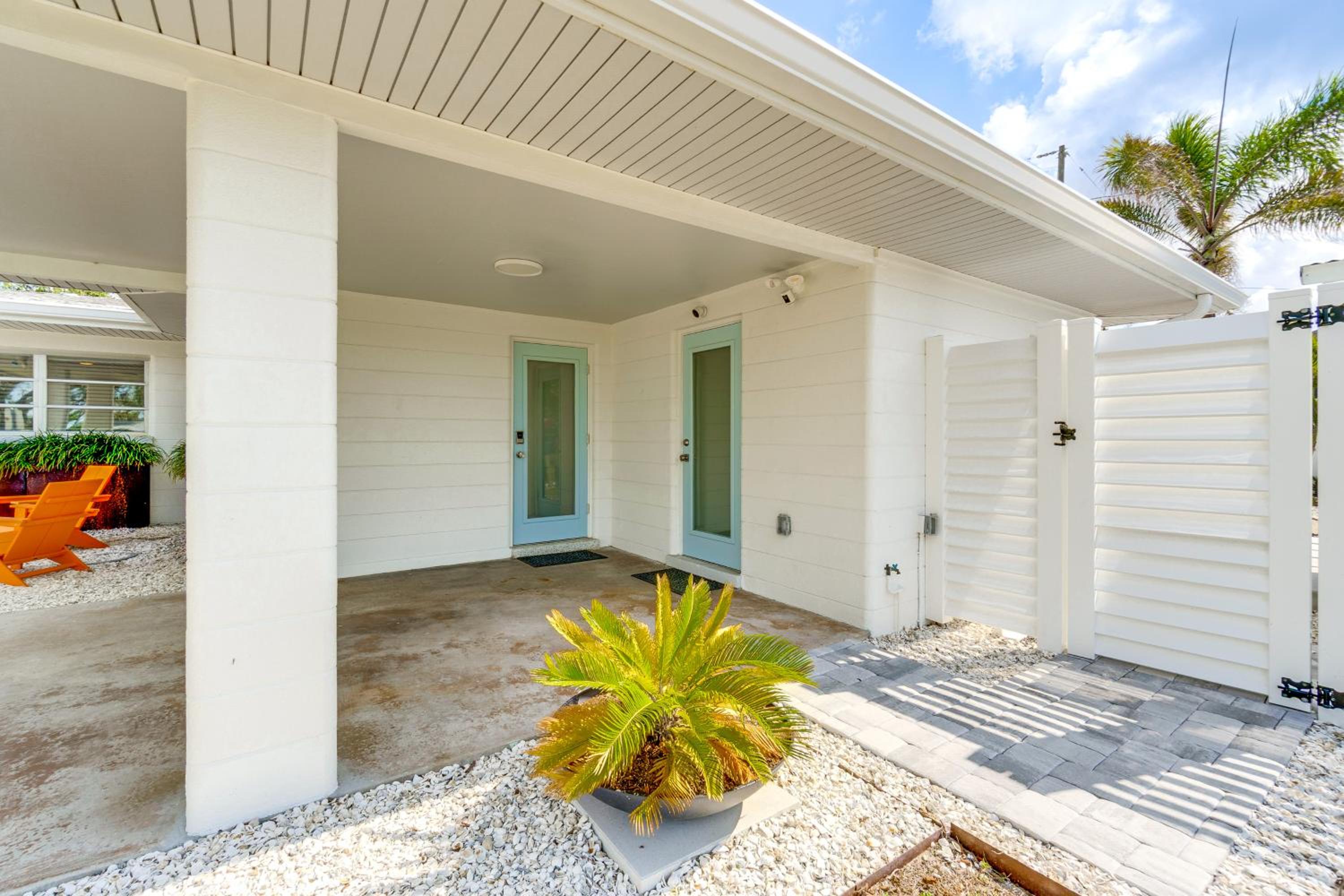 Retro Beach Retreat with Surf Shack in South Venice
