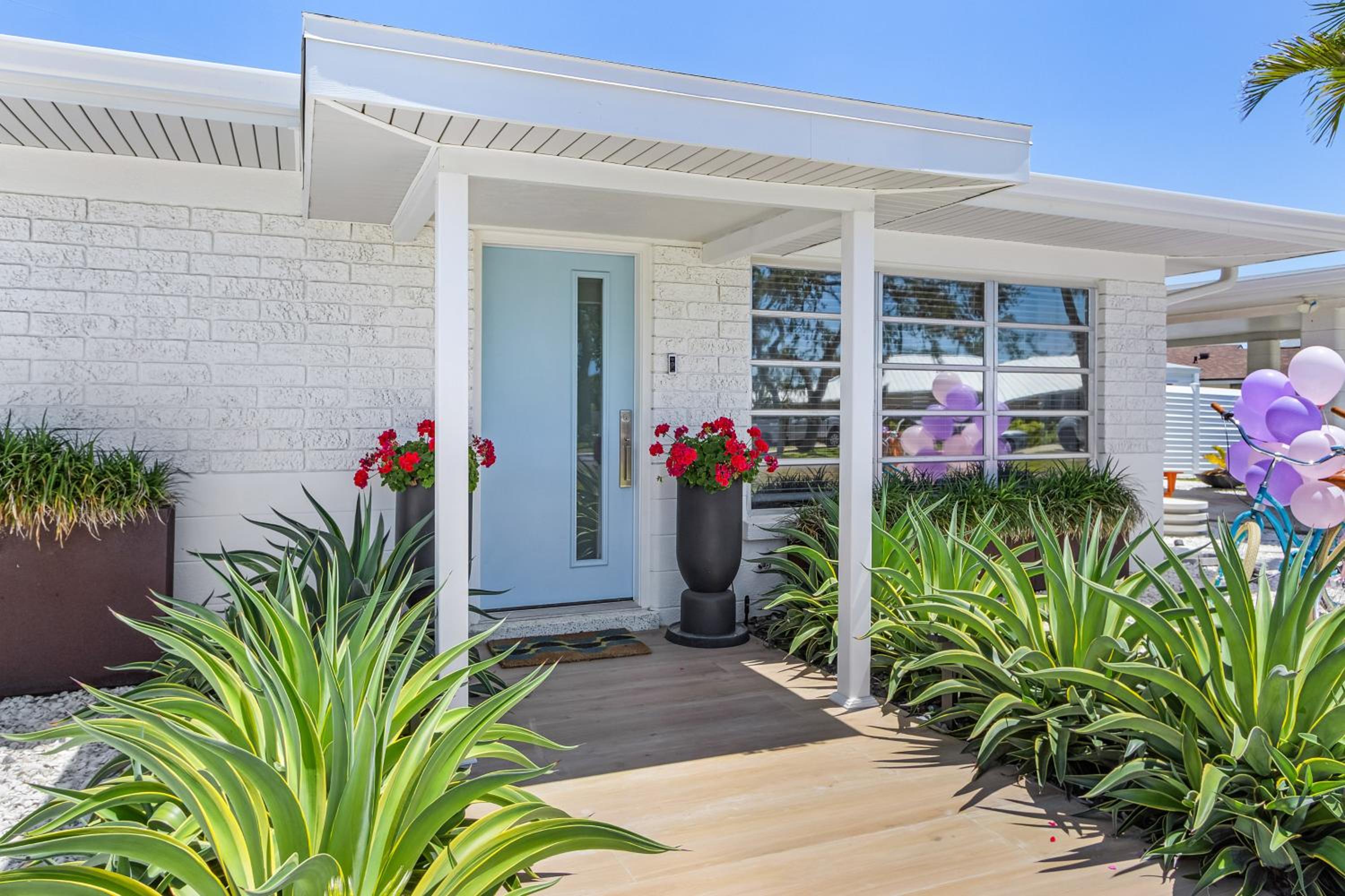 Retro Beach Retreat with Surf Shack in South Venice