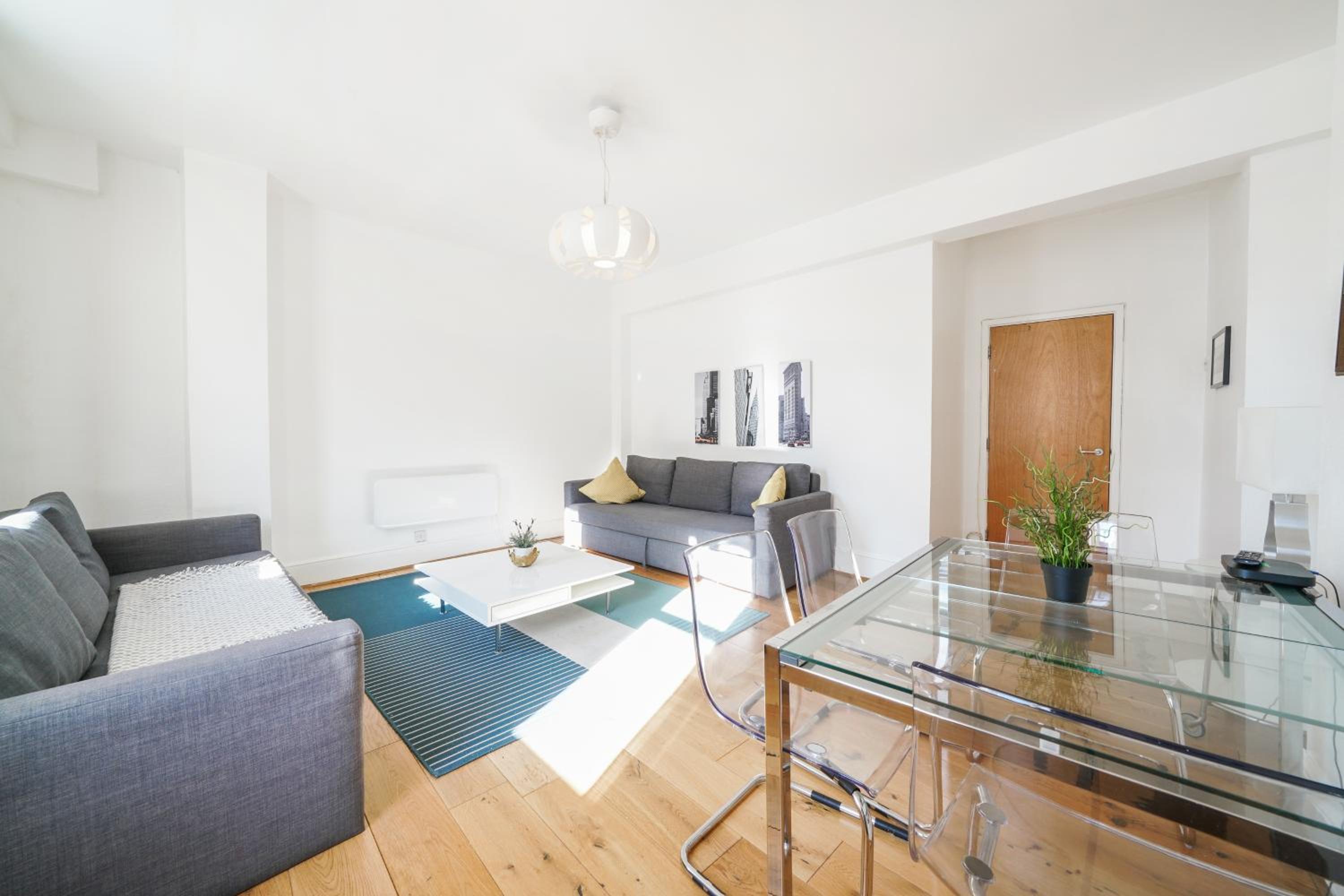 Oxford Street Apartments by Advan