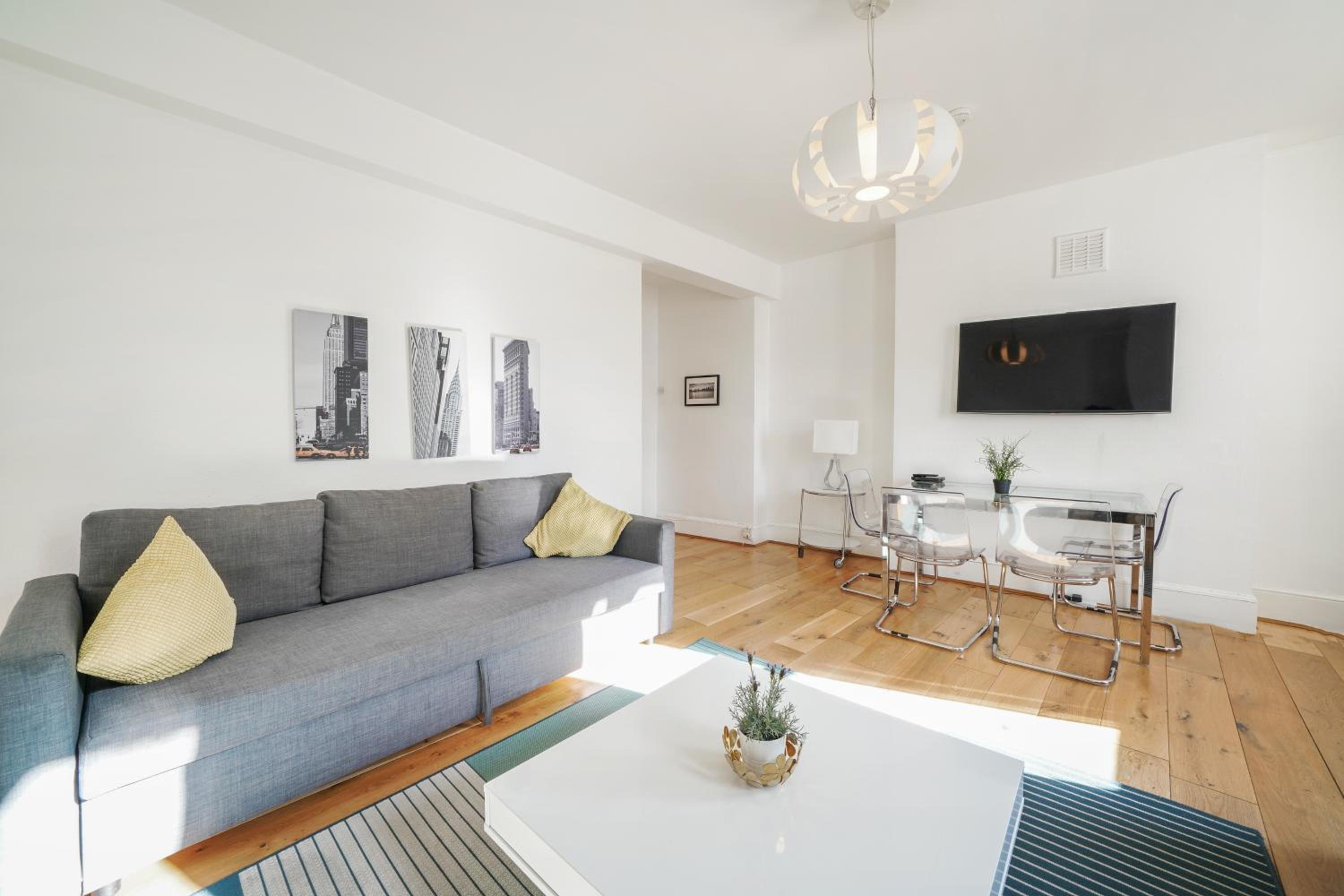 Oxford Street Apartments by Advan