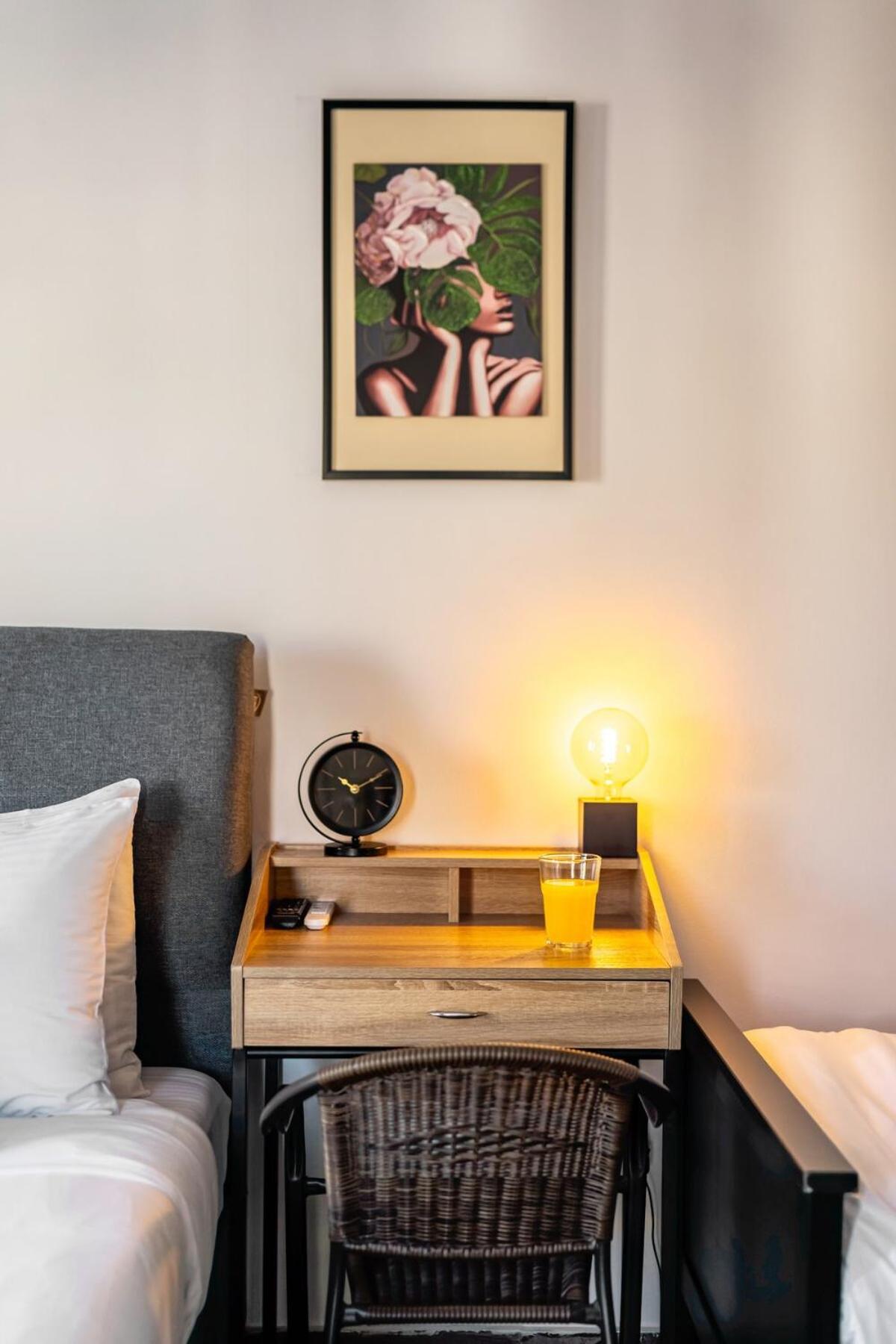 Sunny 3bd flat,Acropolis view