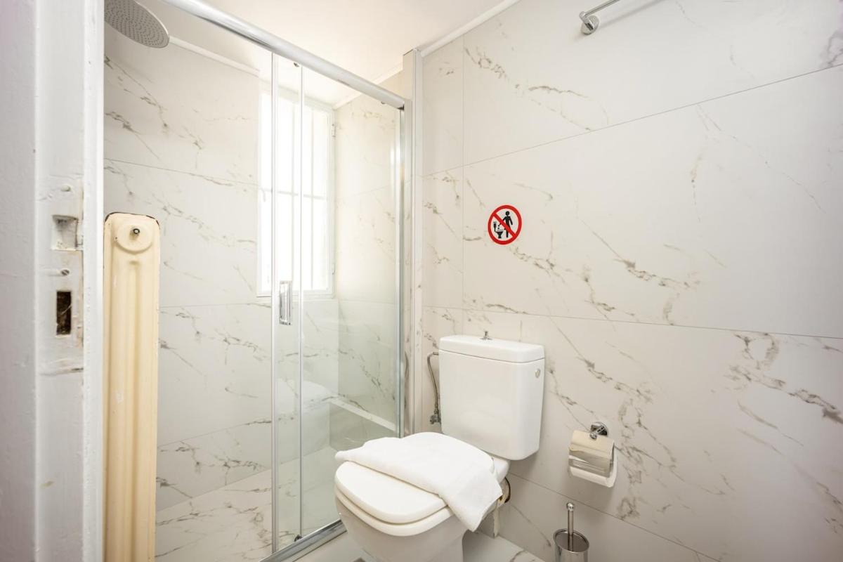 Sunny 3bd flat,Acropolis view