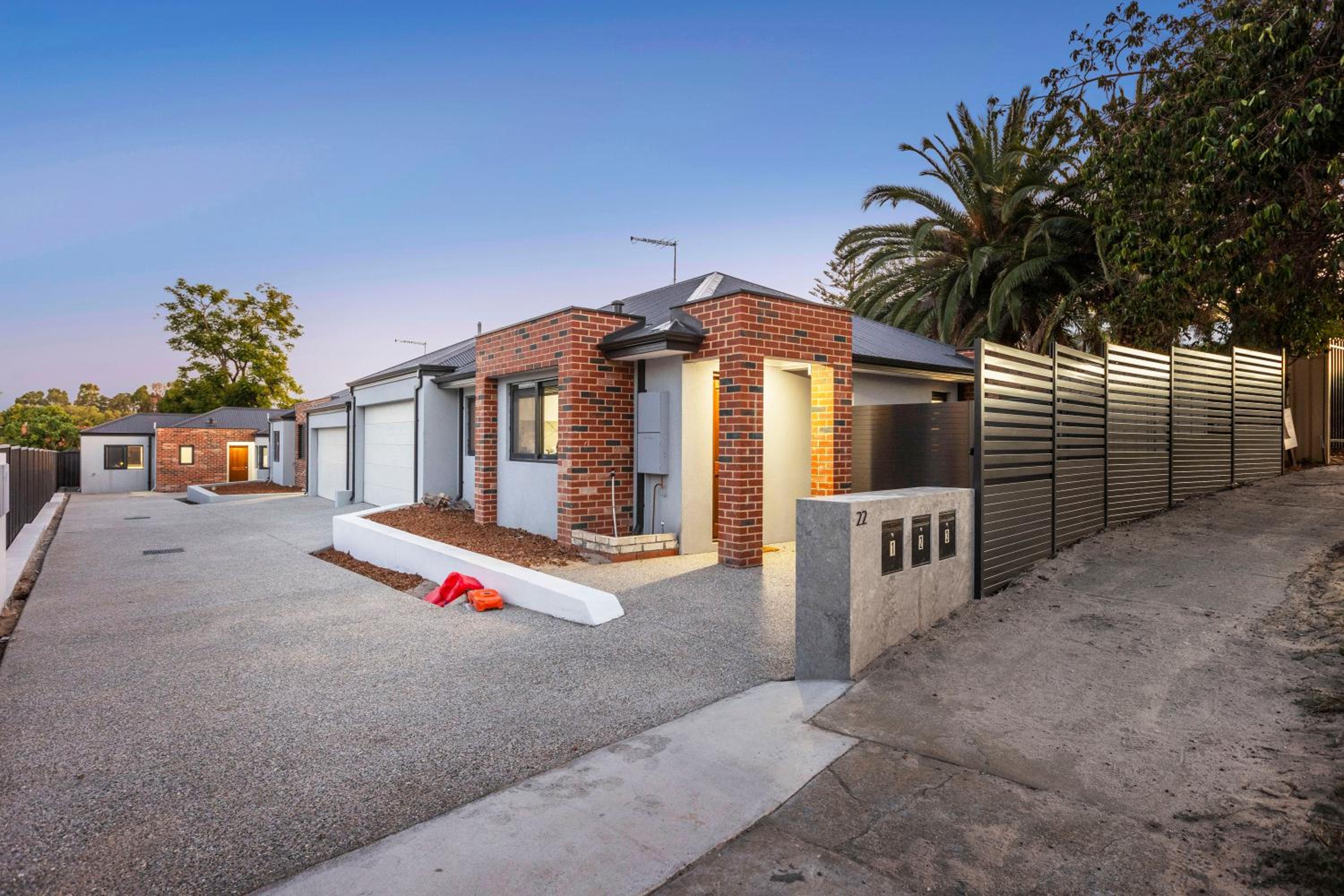 Corporate House for Professionals-Private Room-Shared Common Areas-Walk to Curtin University