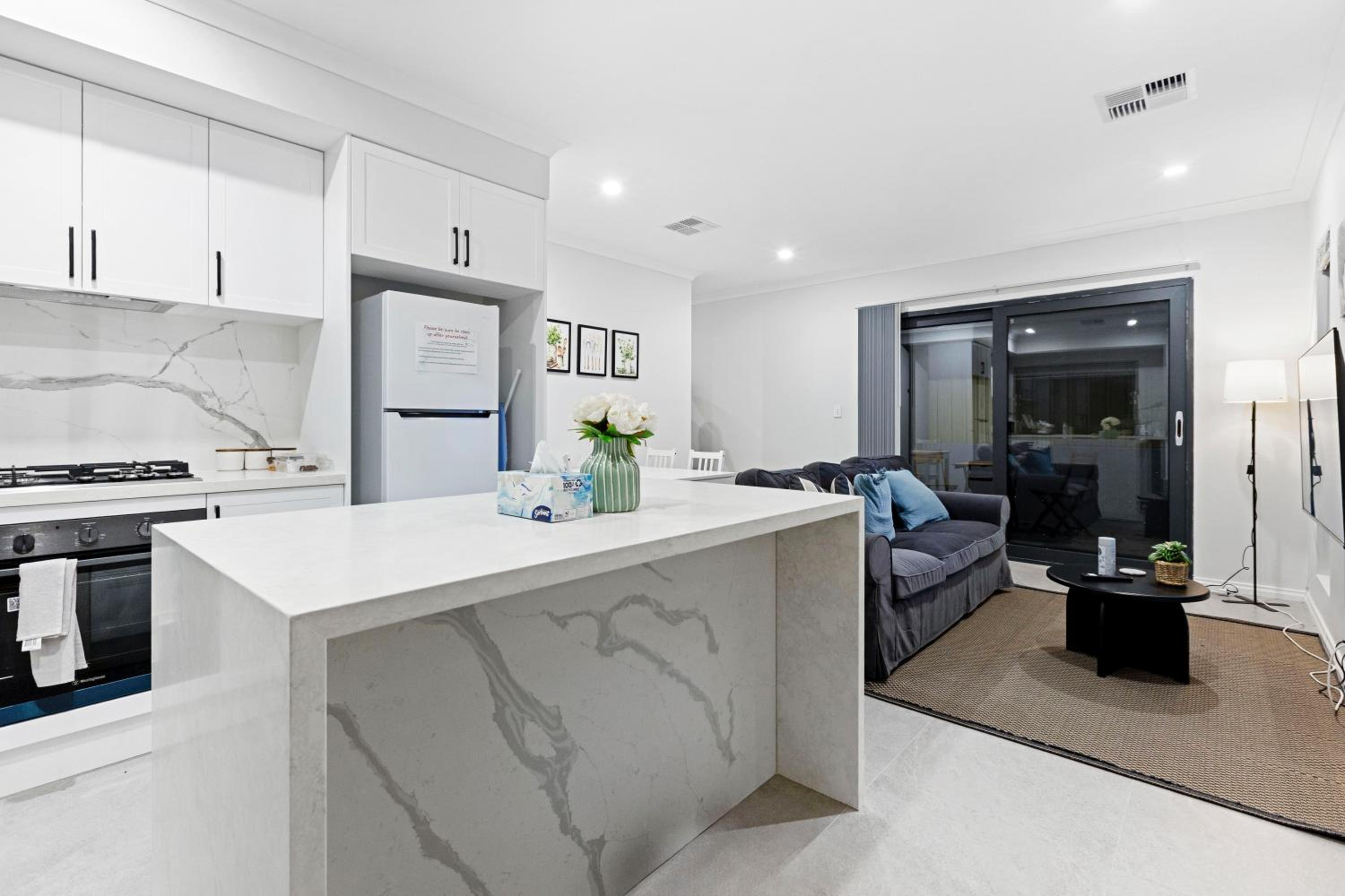 Corporate House for Professionals-Private Room-Shared Common Areas-Walk to Curtin University