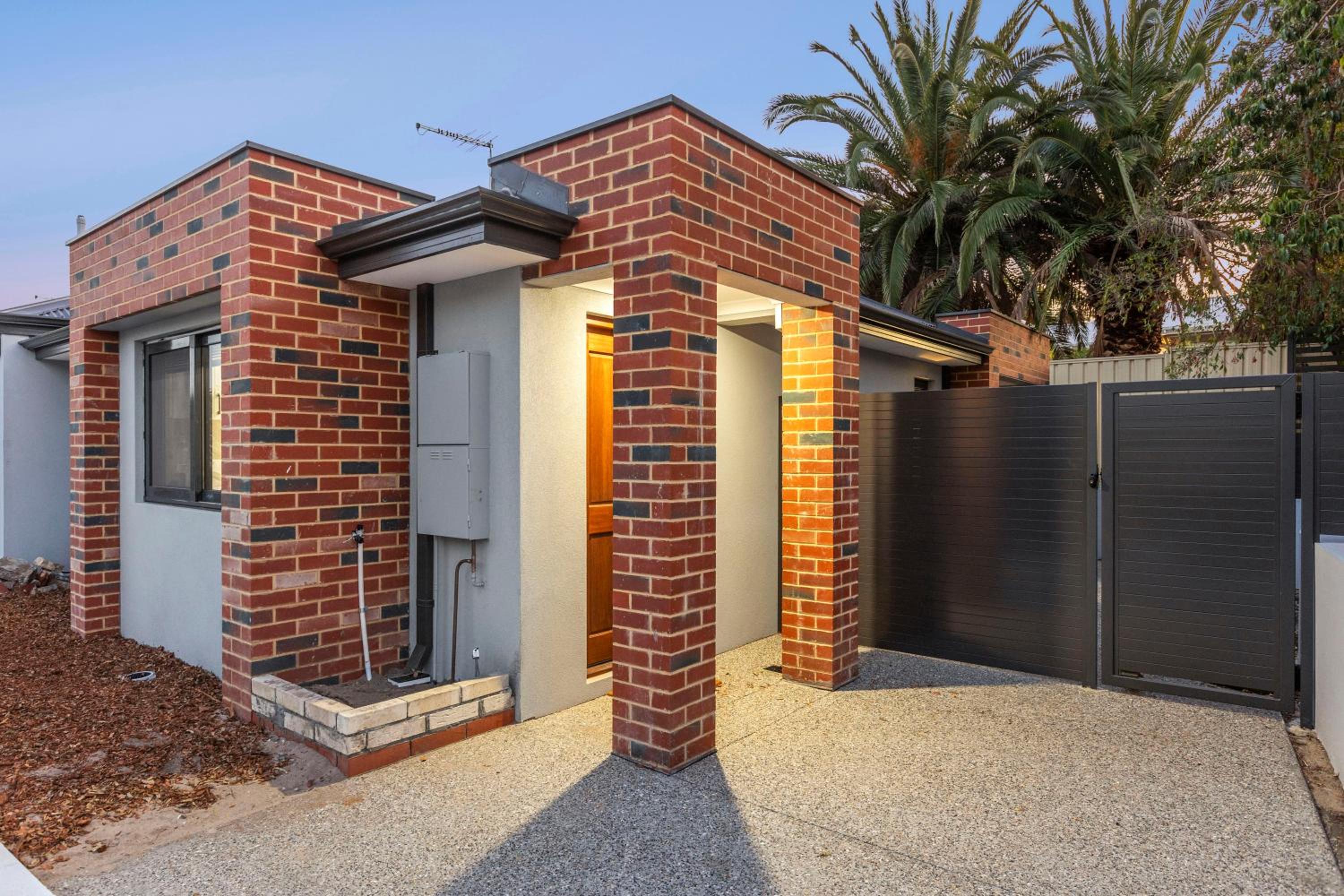 Corporate House for Professionals-Private Room-Shared Common Areas-Walk to Curtin University