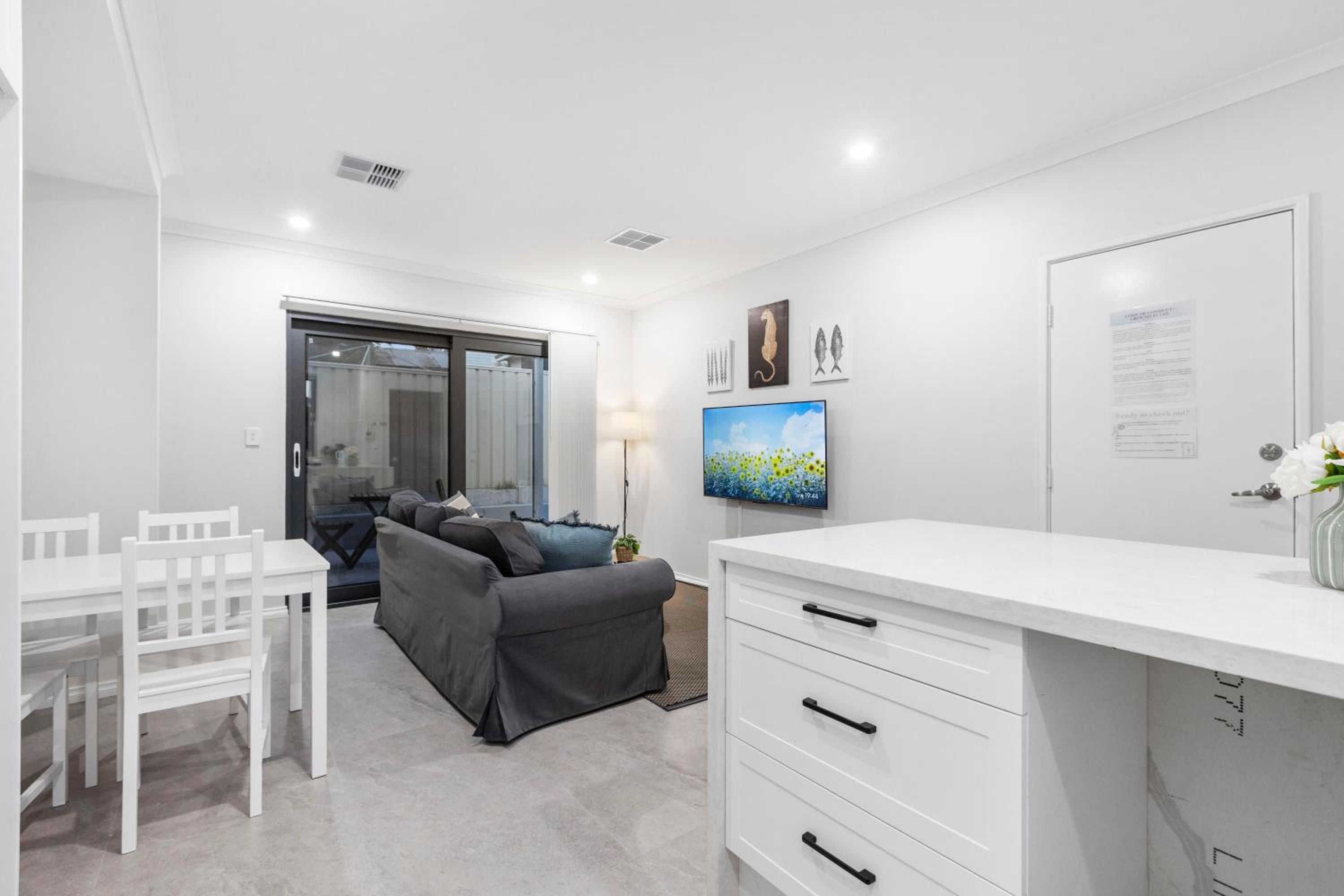 Corporate House for Professionals-Private Room-Shared Common Areas-Walk to Curtin University
