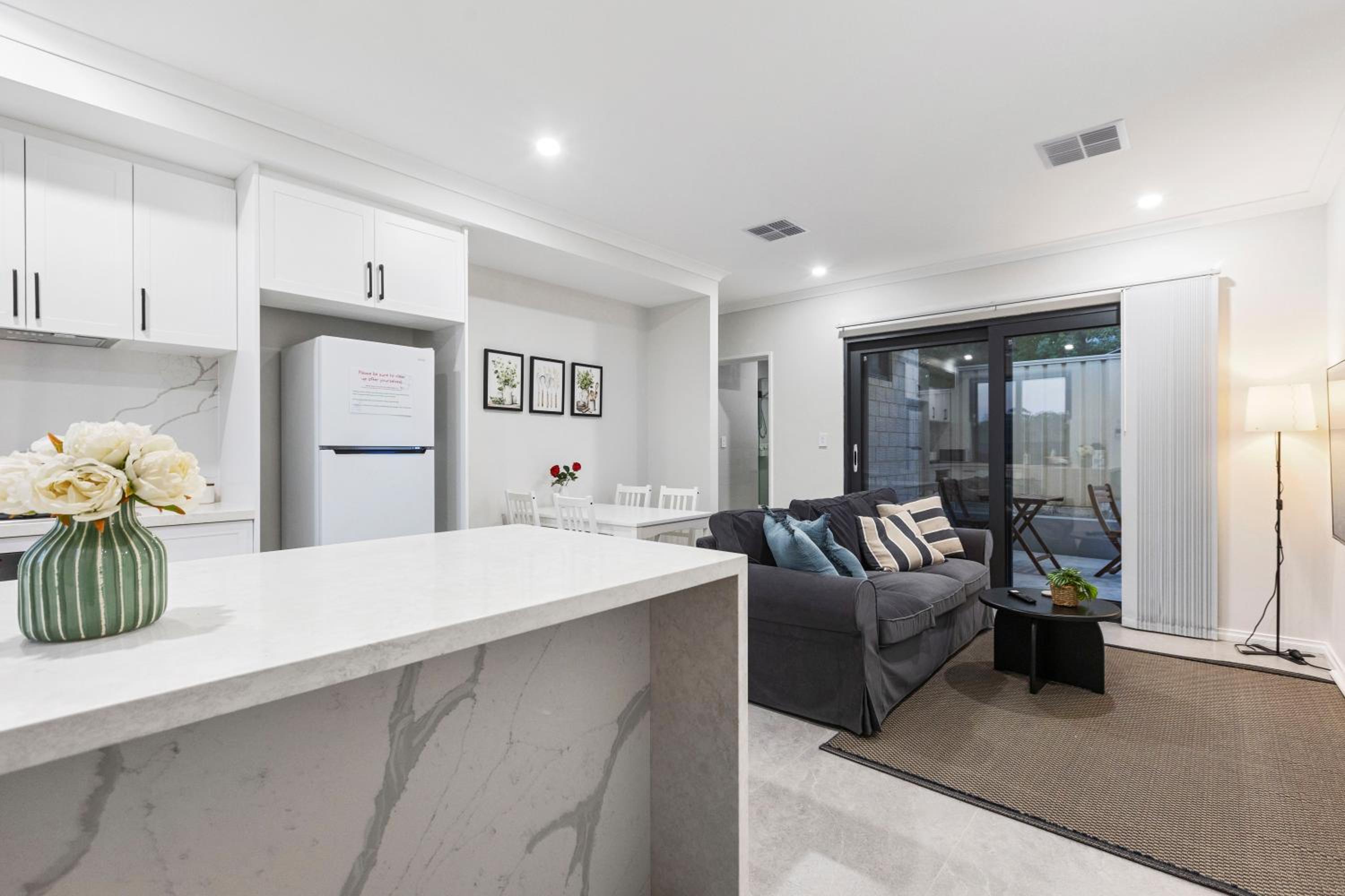 Corporate House for Professionals-Private Room-Shared Common Areas-Walk to Curtin University