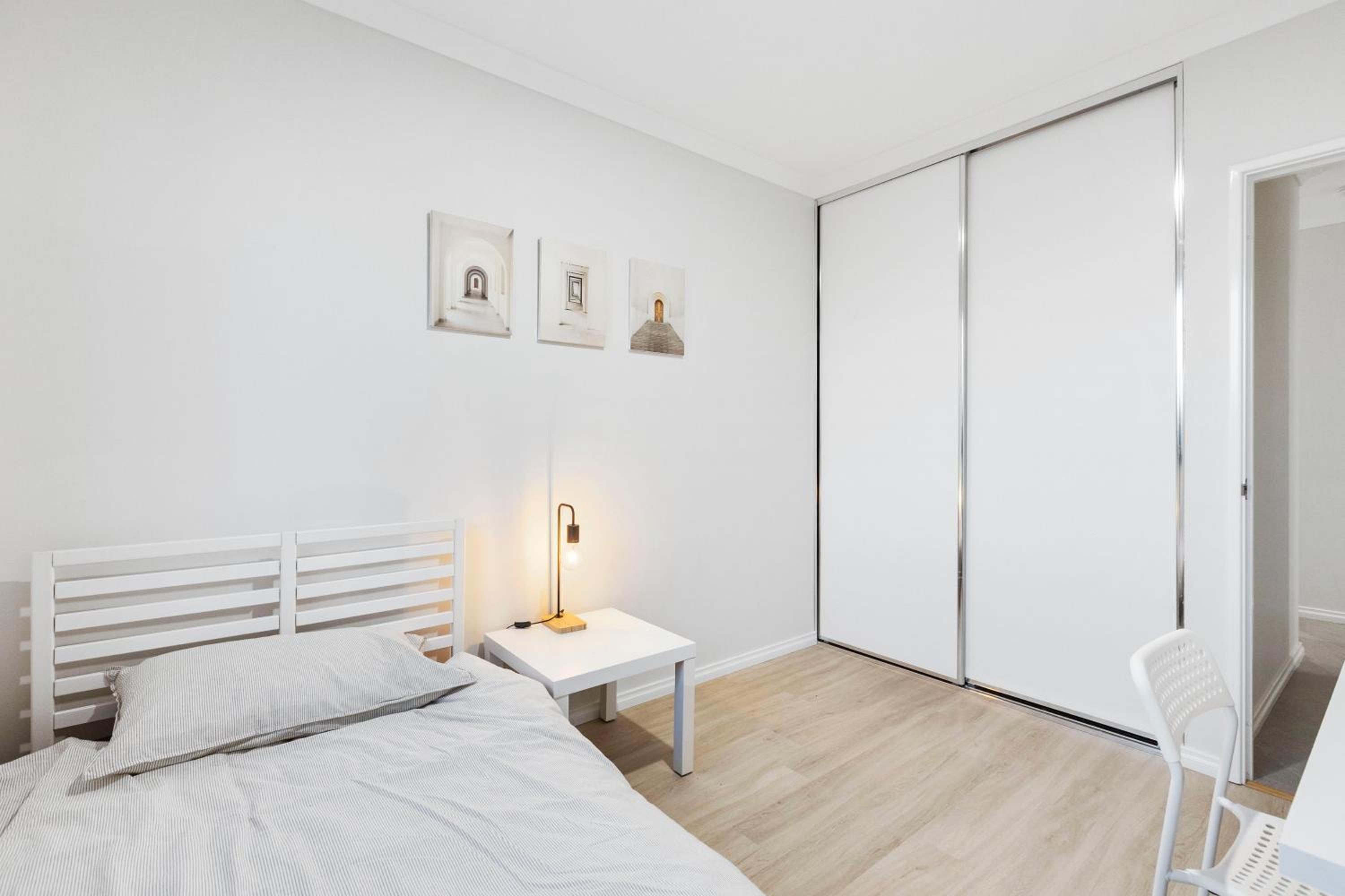 Corporate House for Professionals-Private Room-Shared Common Areas-Walk to Curtin University