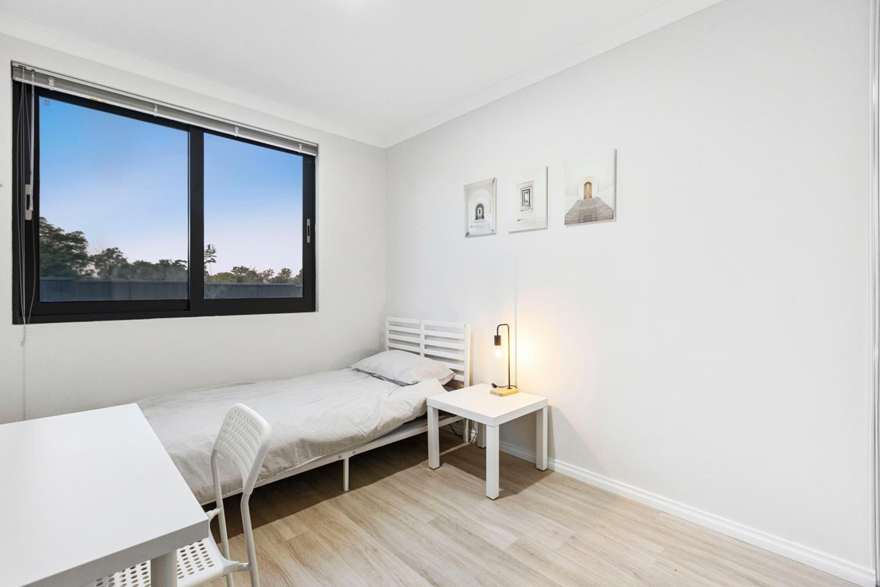 Corporate House for Professionals-Private Room-Shared Common Areas-Walk to Curtin University
