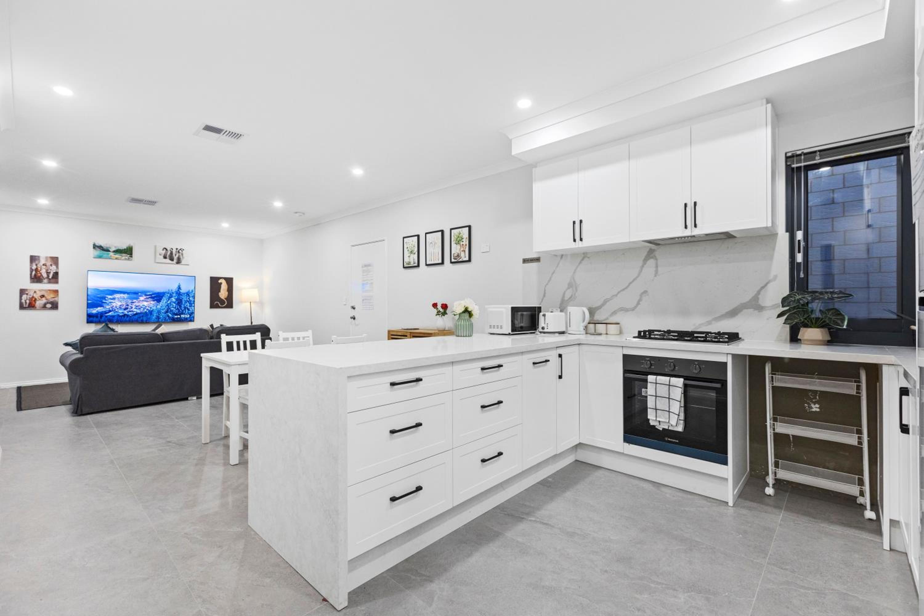 Corporate House for Professionals-Private Room-Shared Common Areas-Walk to Curtin University