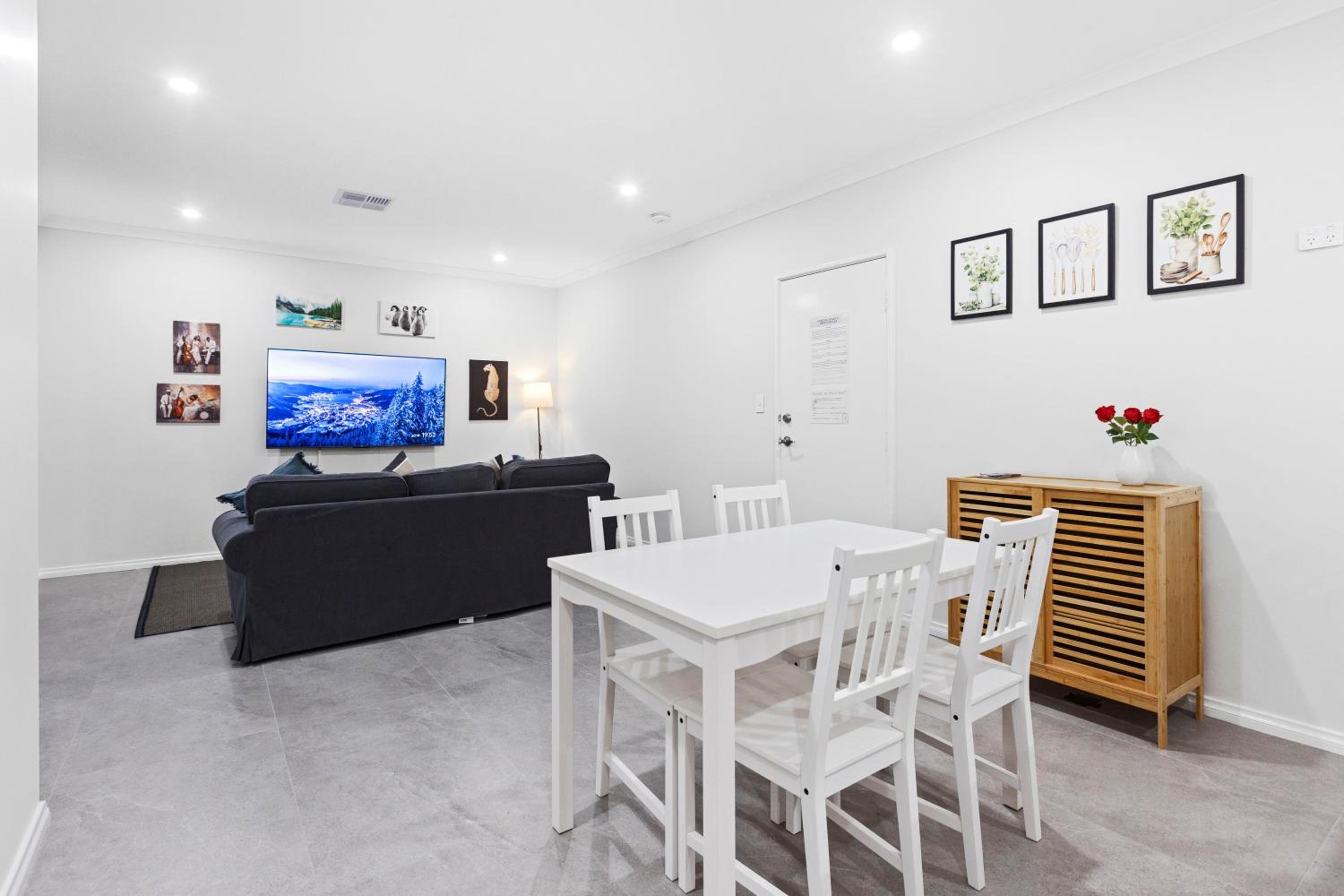 Corporate House for Professionals-Private Room-Shared Common Areas-Walk to Curtin University