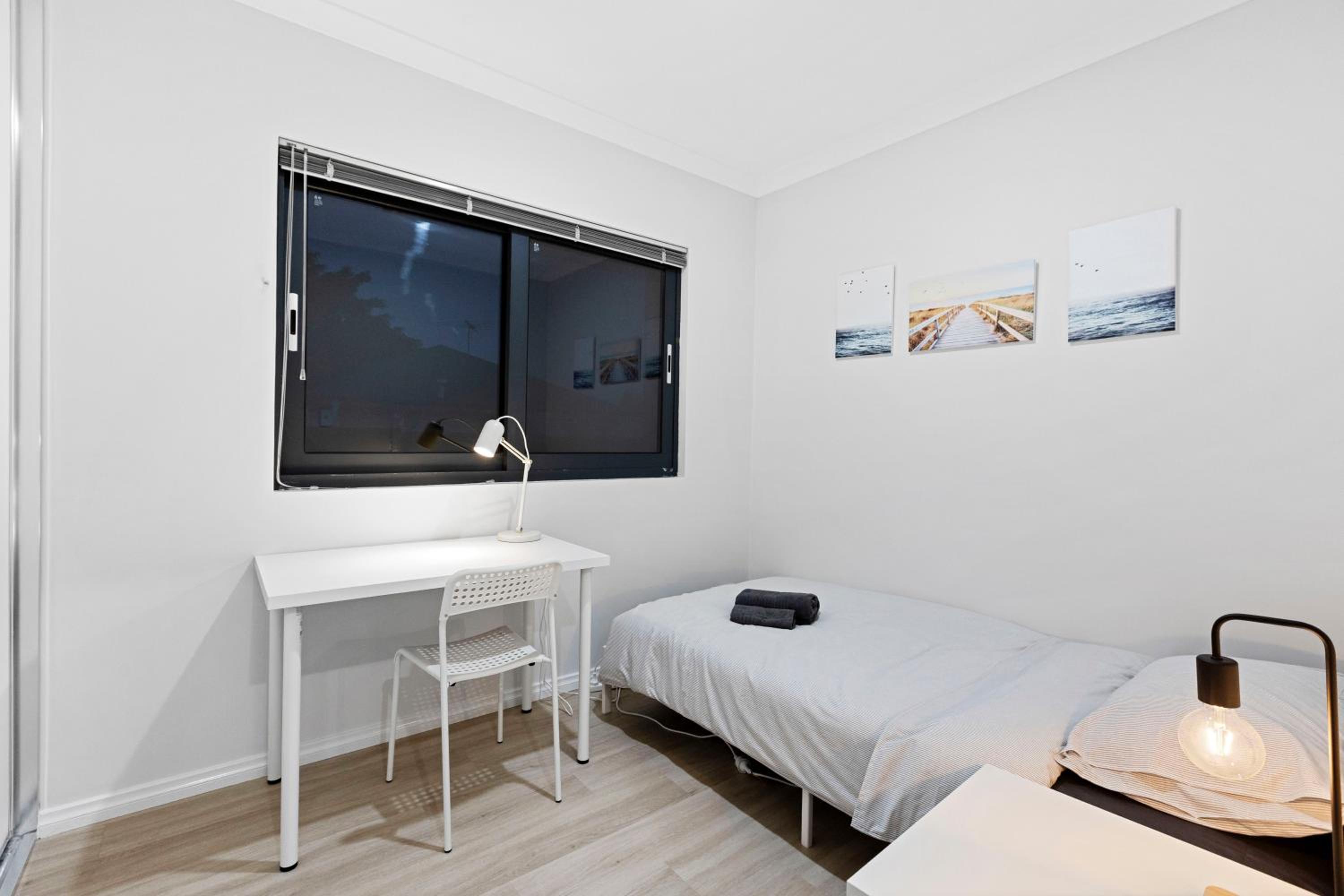 Corporate House for Professionals-Private Room-Shared Common Areas-Walk to Curtin University