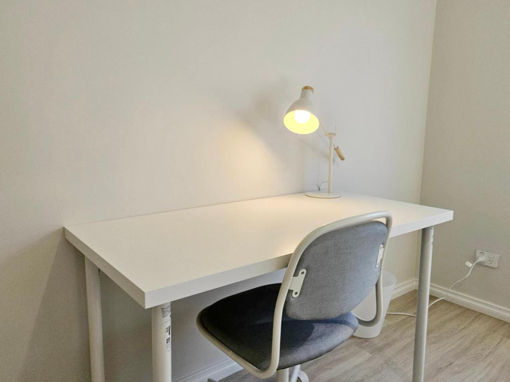 Corporate House for Professionals-Private Room-Shared Common Areas-Walk to Curtin University