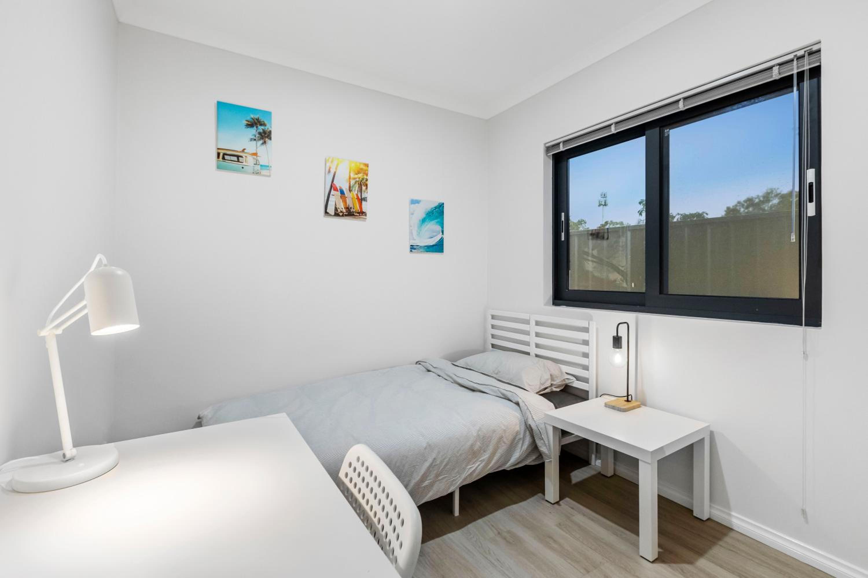 Corporate House for Professionals-Private Room-Shared Common Areas-Walk to Curtin University