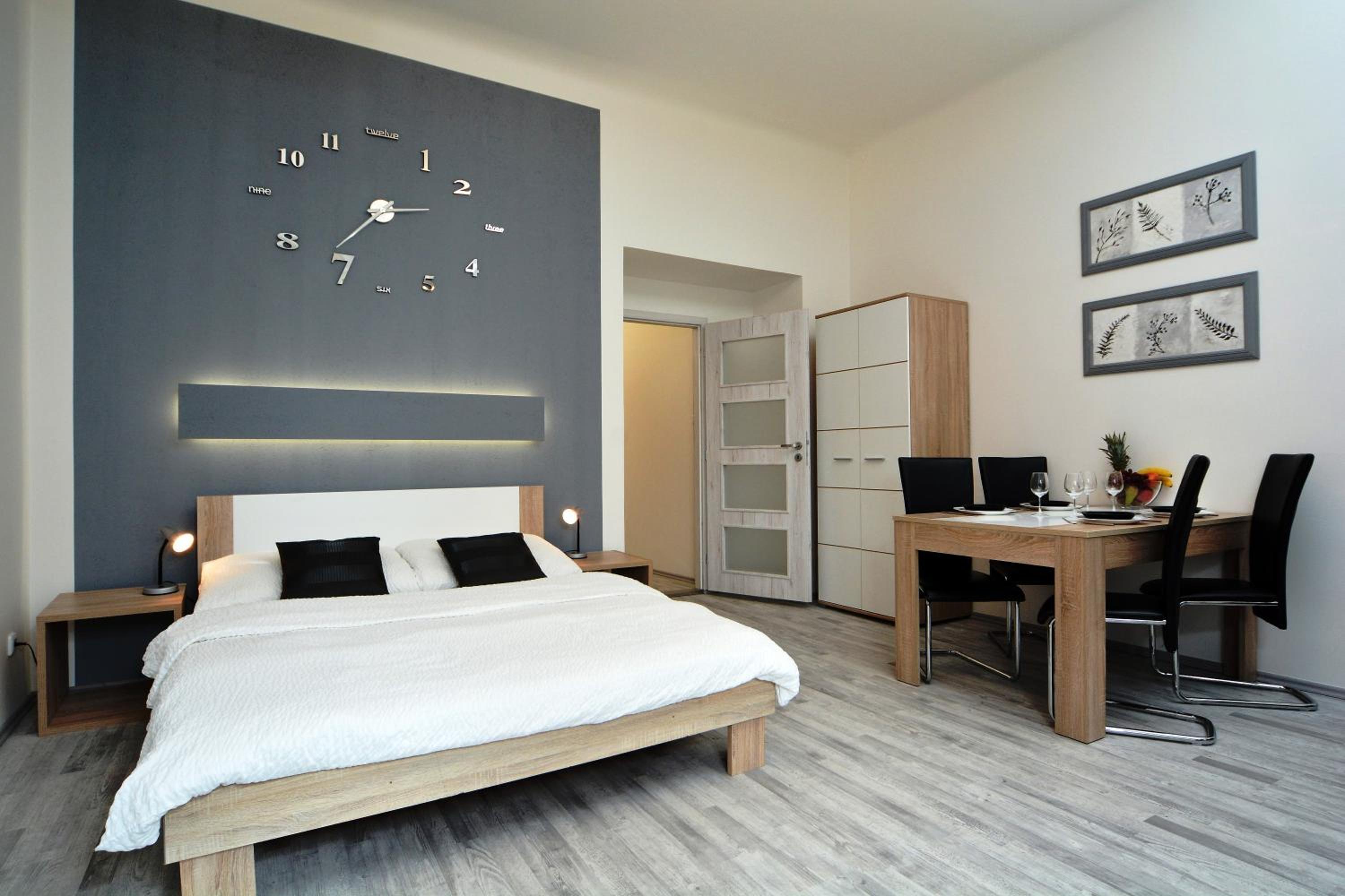 Navratilova Apartments