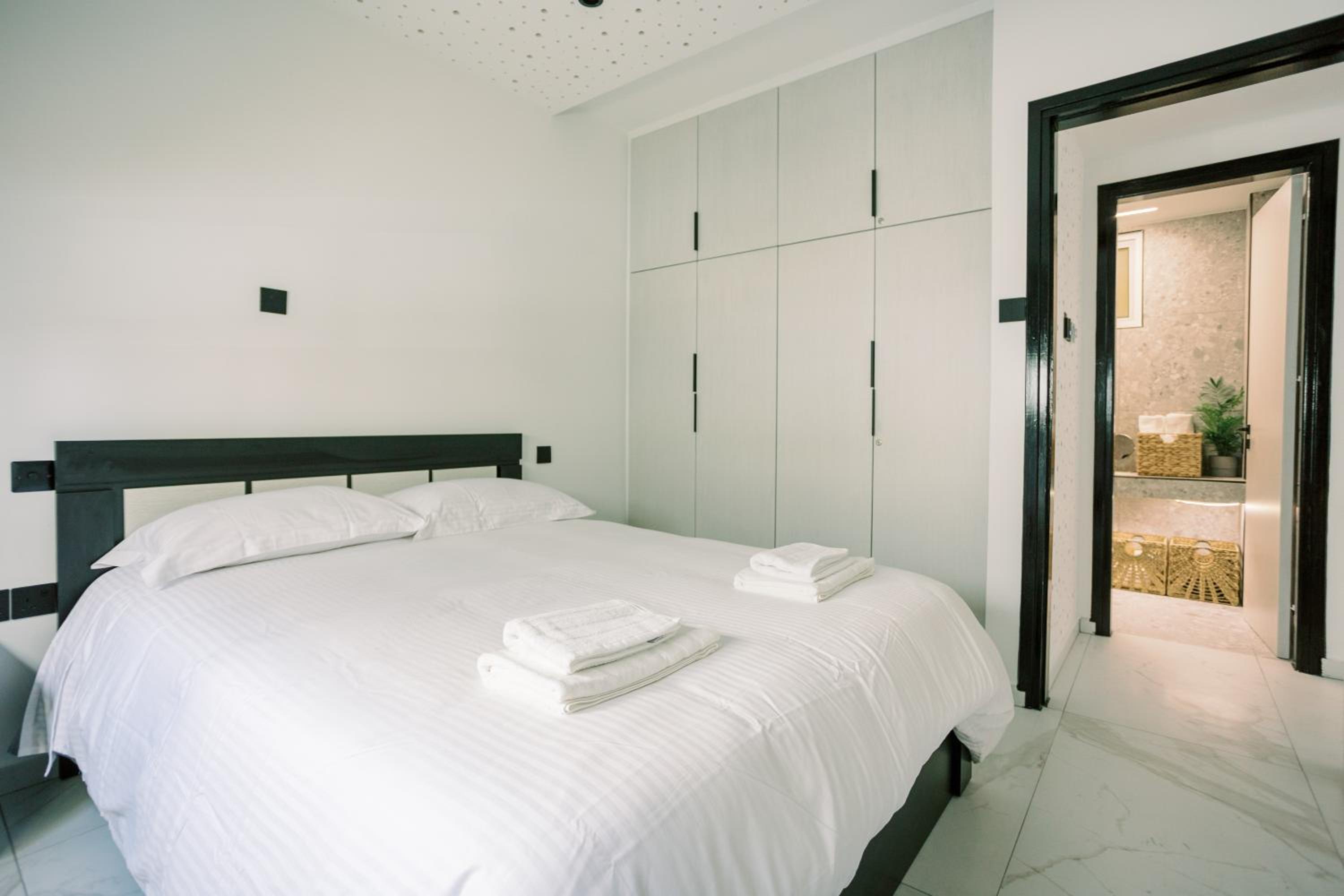 2BR Amalfi Blue Apt in Larnaca - Pool & 10Min Walk to Mackenzie Beach!