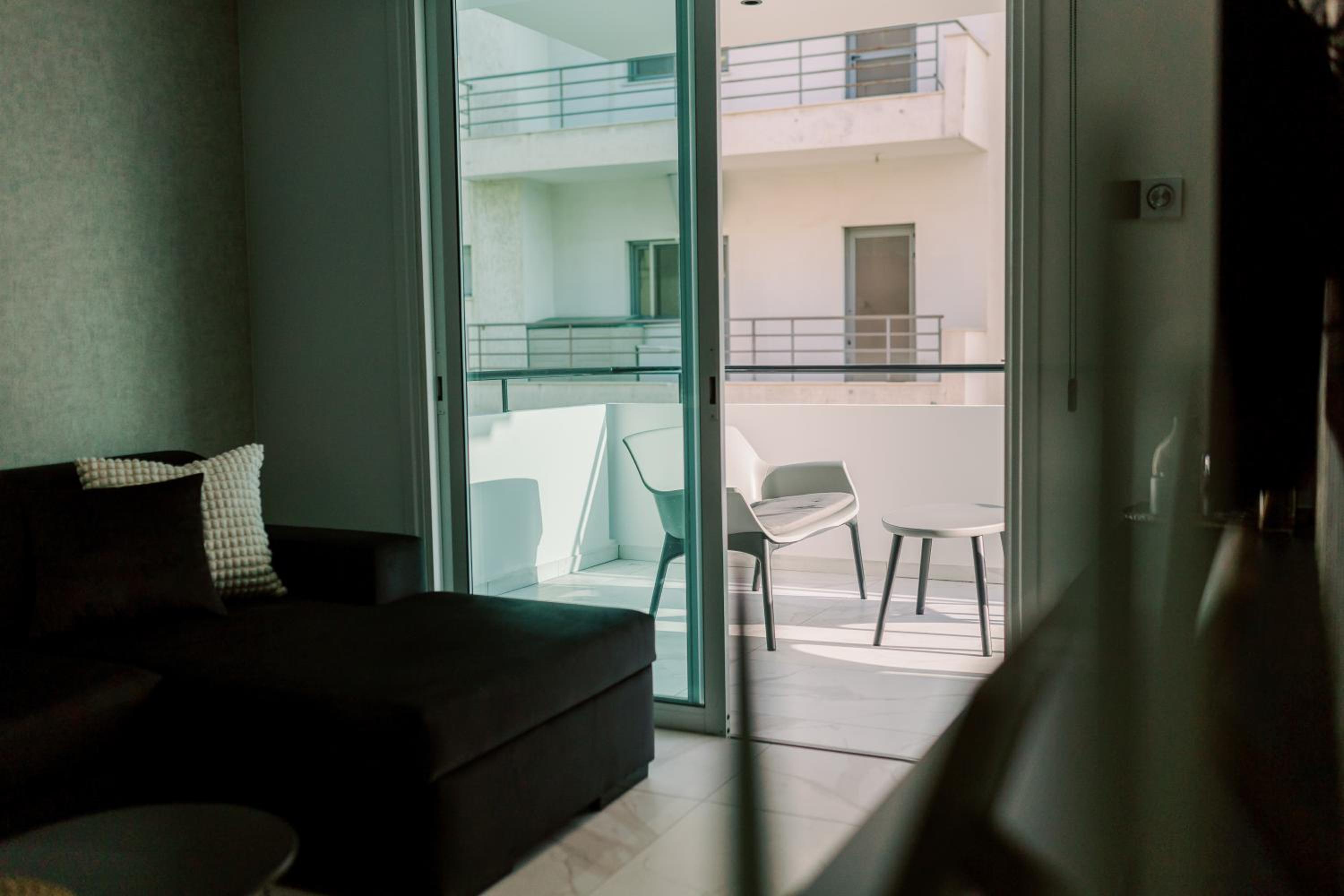 2BR Amalfi Blue Apt in Larnaca - Pool & 10Min Walk to Mackenzie Beach!