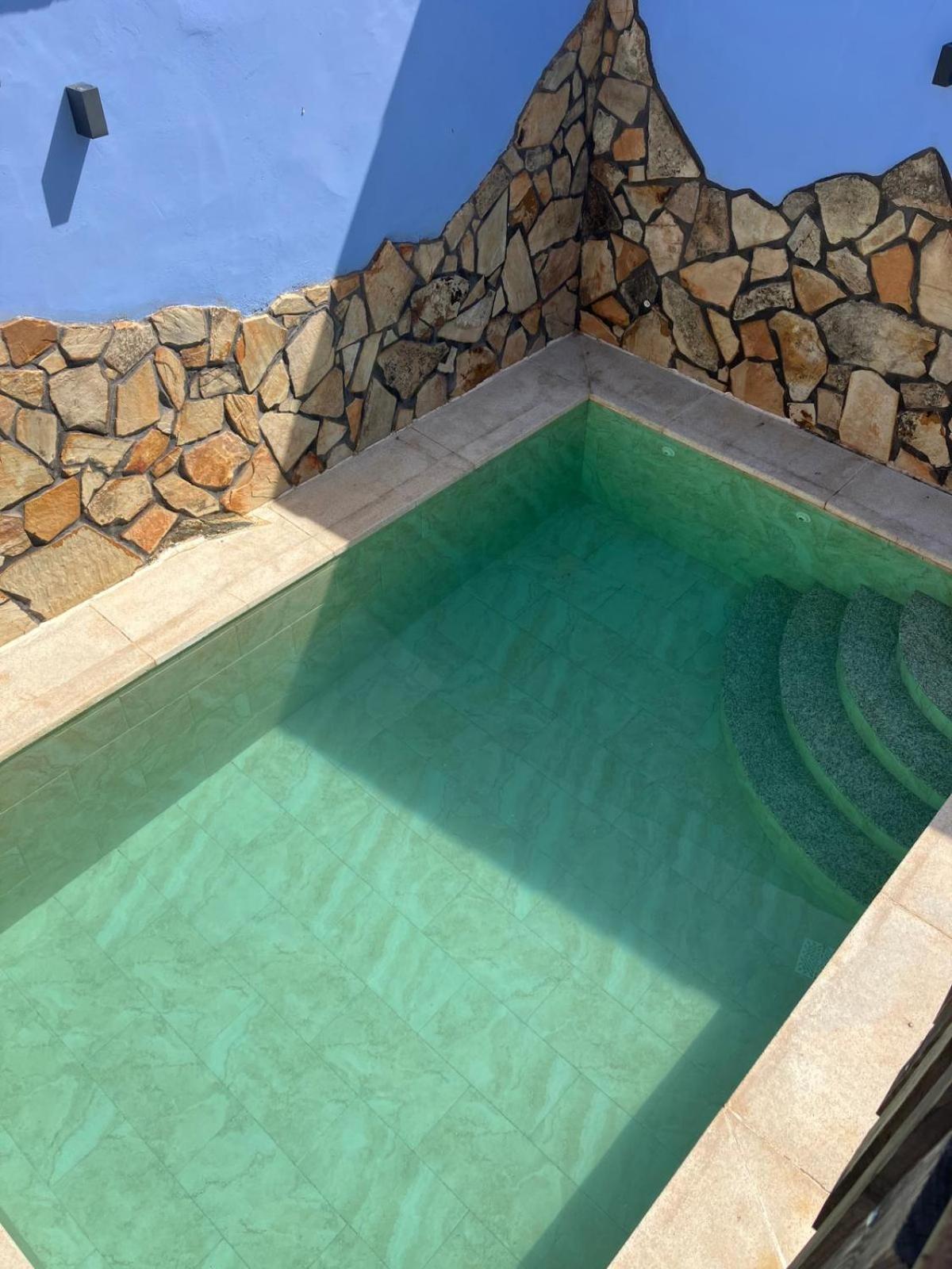 La Casa del Pueblo con piscina y barbacoa