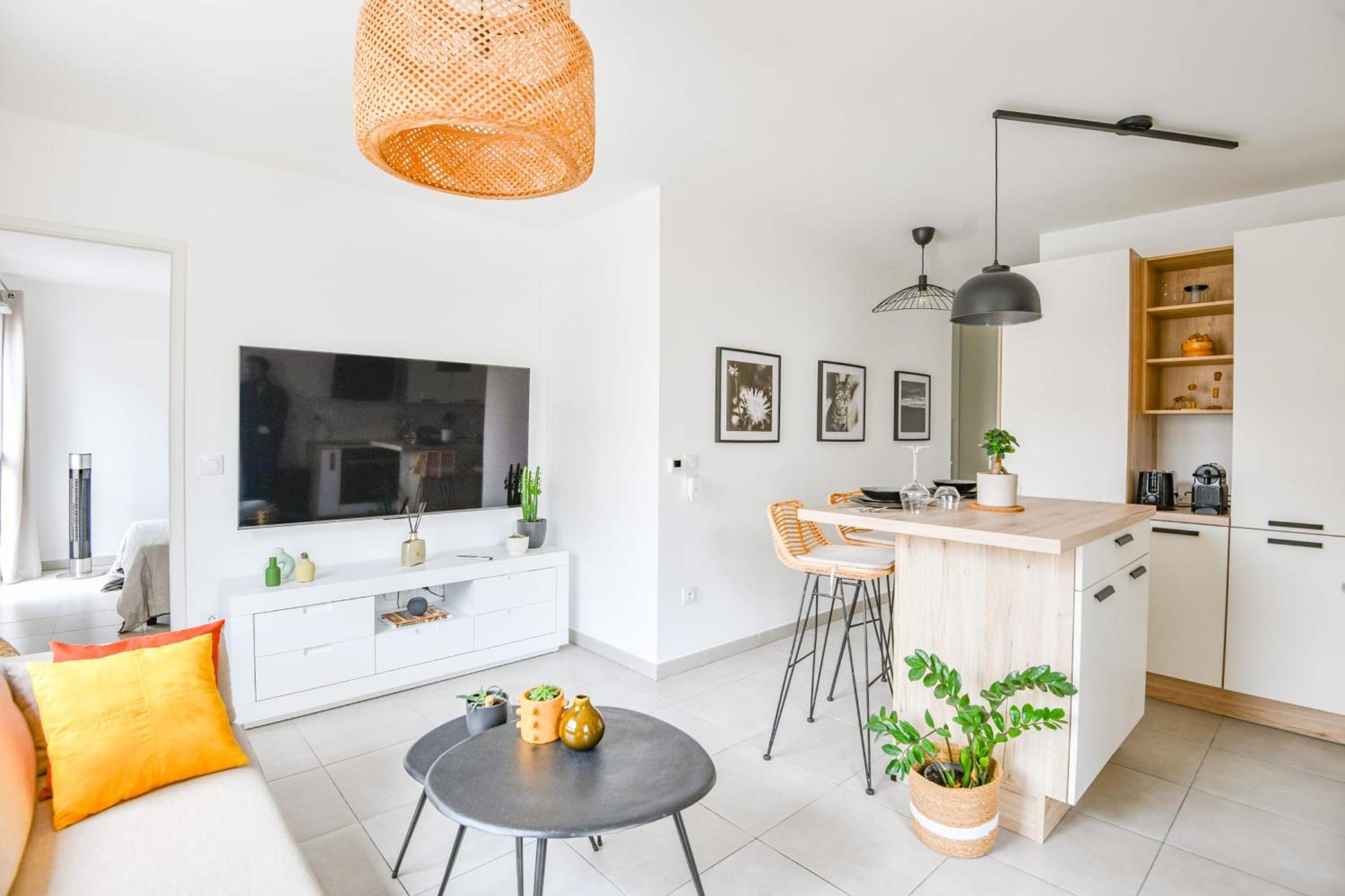 Appart 1 ch avec balcon et parking à la Joliette