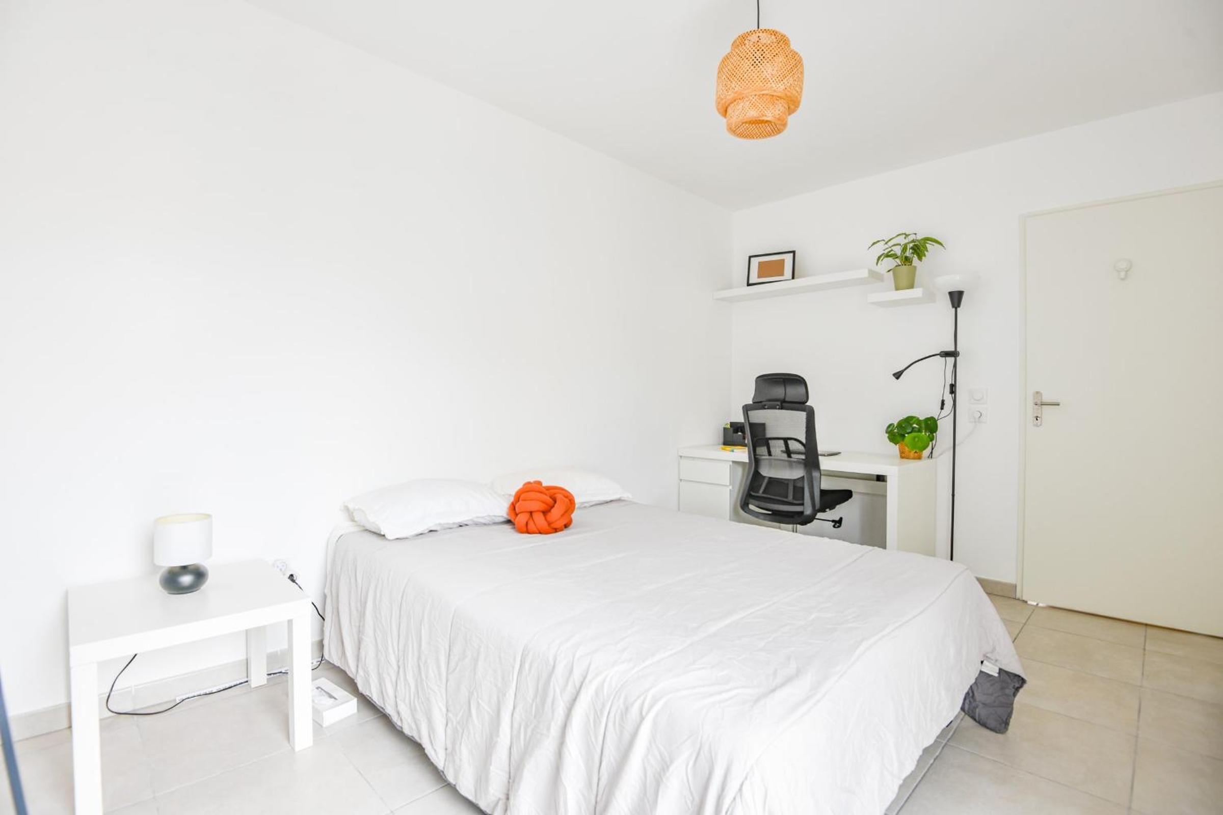 Appart 1 ch avec balcon et parking à la Joliette