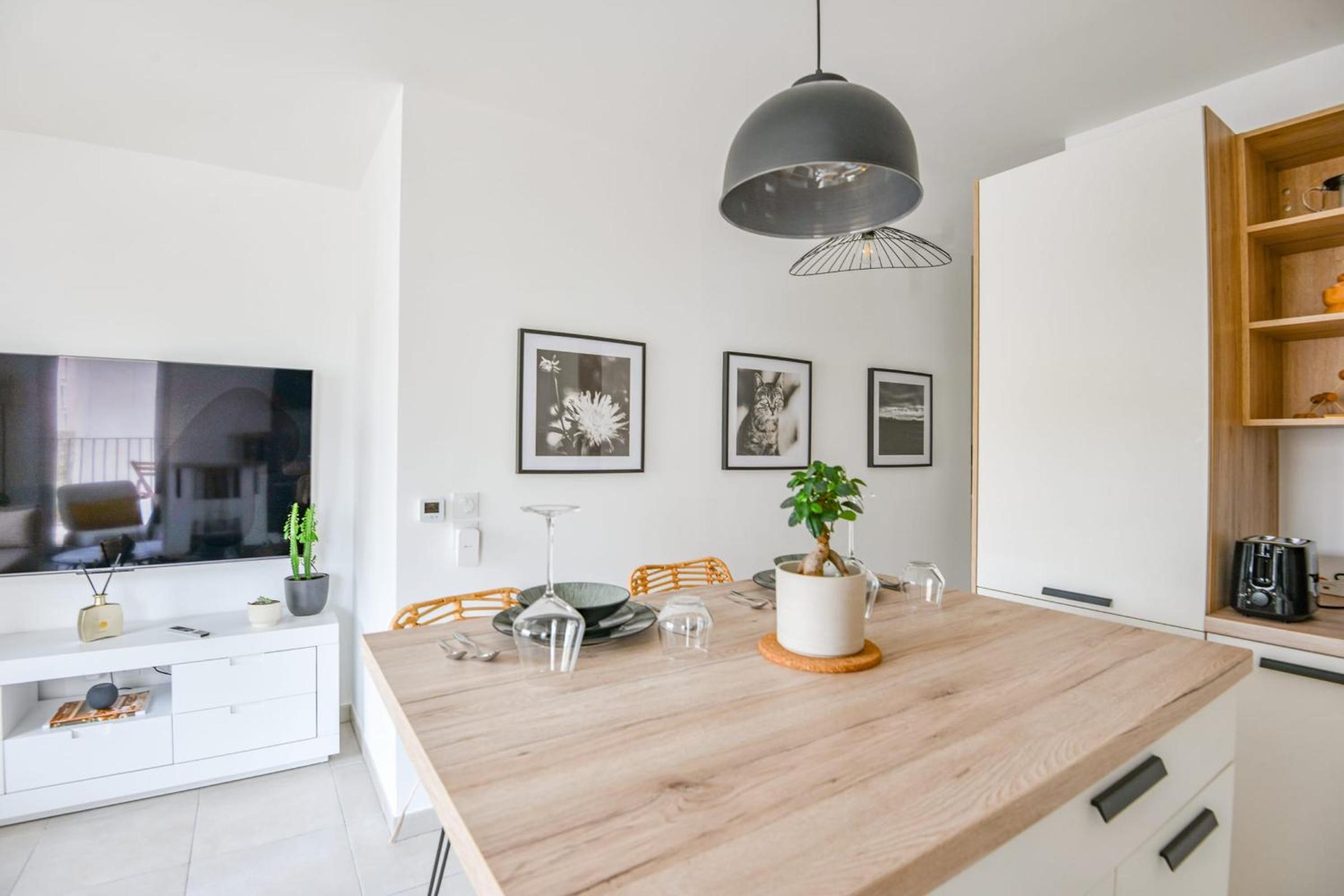 Appart 1 ch avec balcon et parking à la Joliette