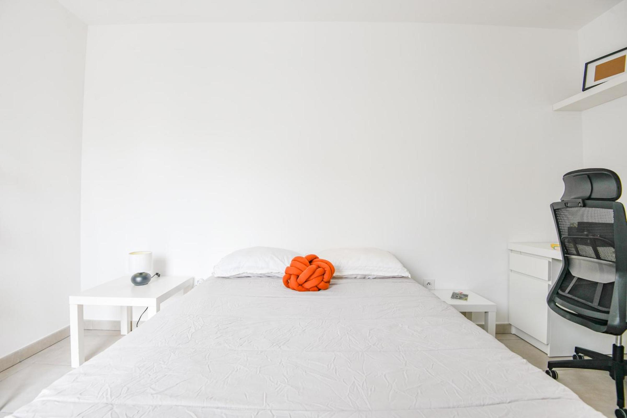 Appart 1 ch avec balcon et parking à la Joliette