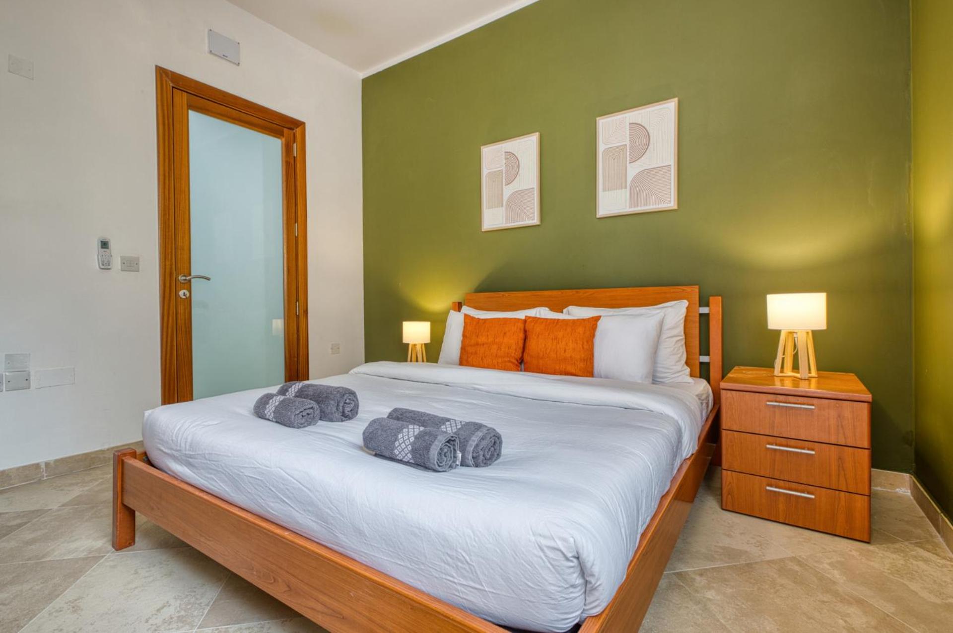 Swieqi 3 bedroom with Patio