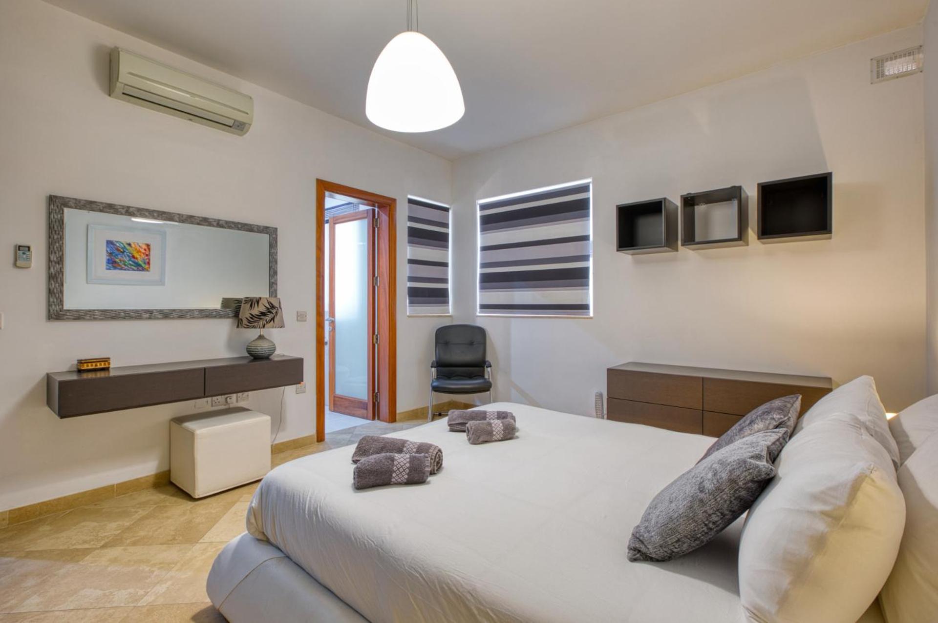 Swieqi 3 bedroom with Patio