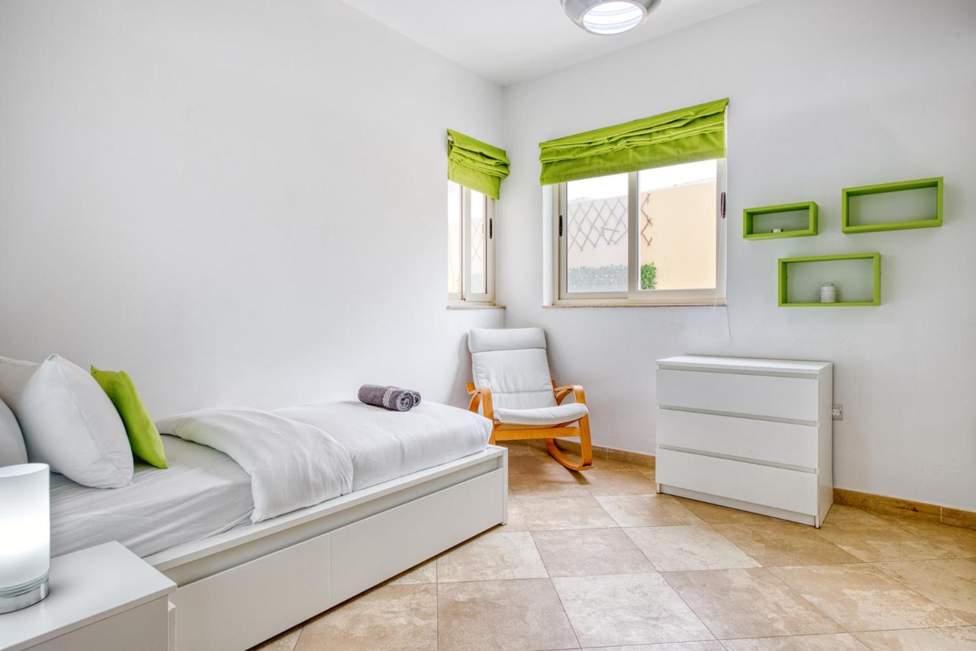 Swieqi 3 bedroom with Patio