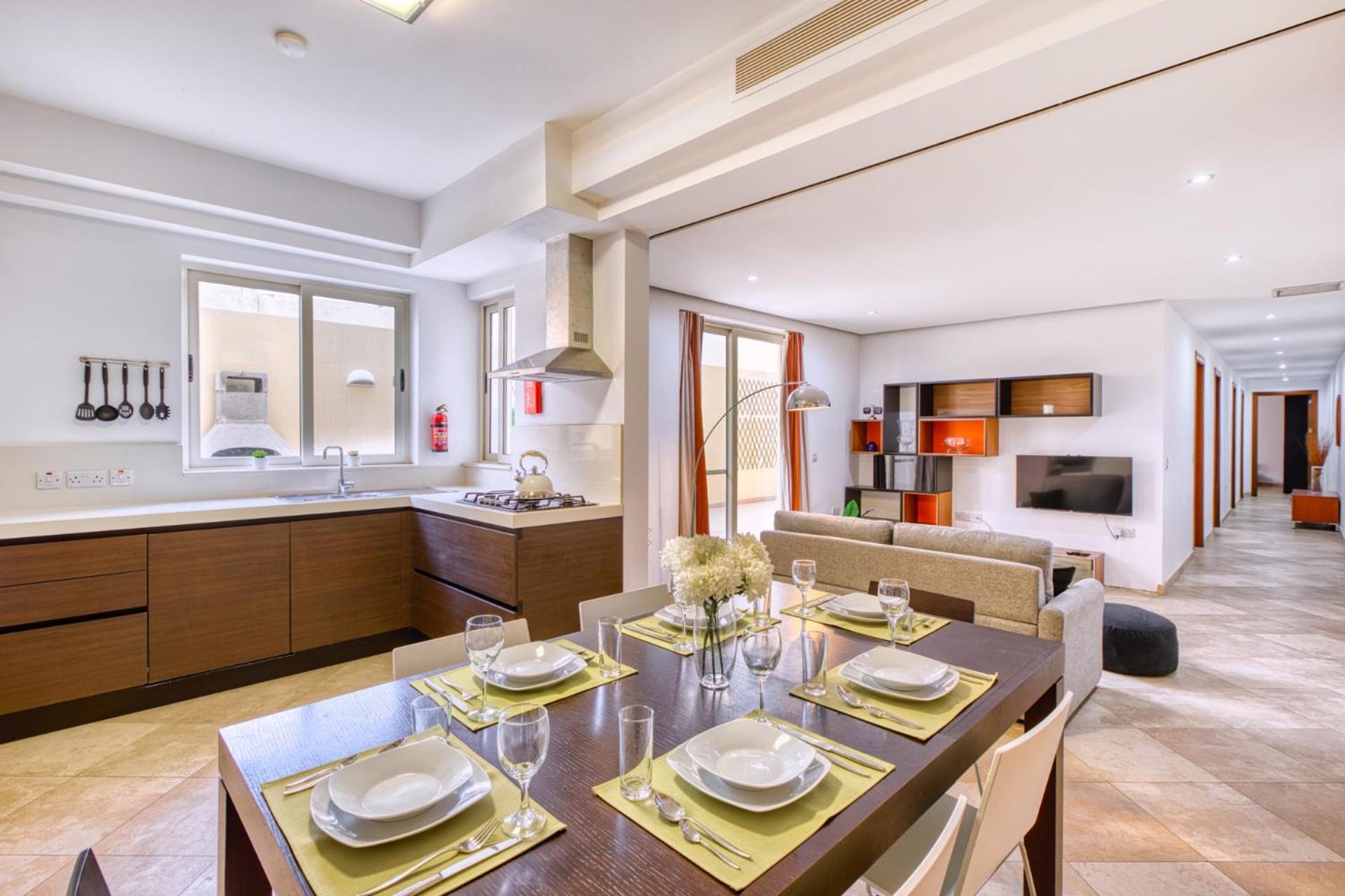 Swieqi 3 bedroom with Patio