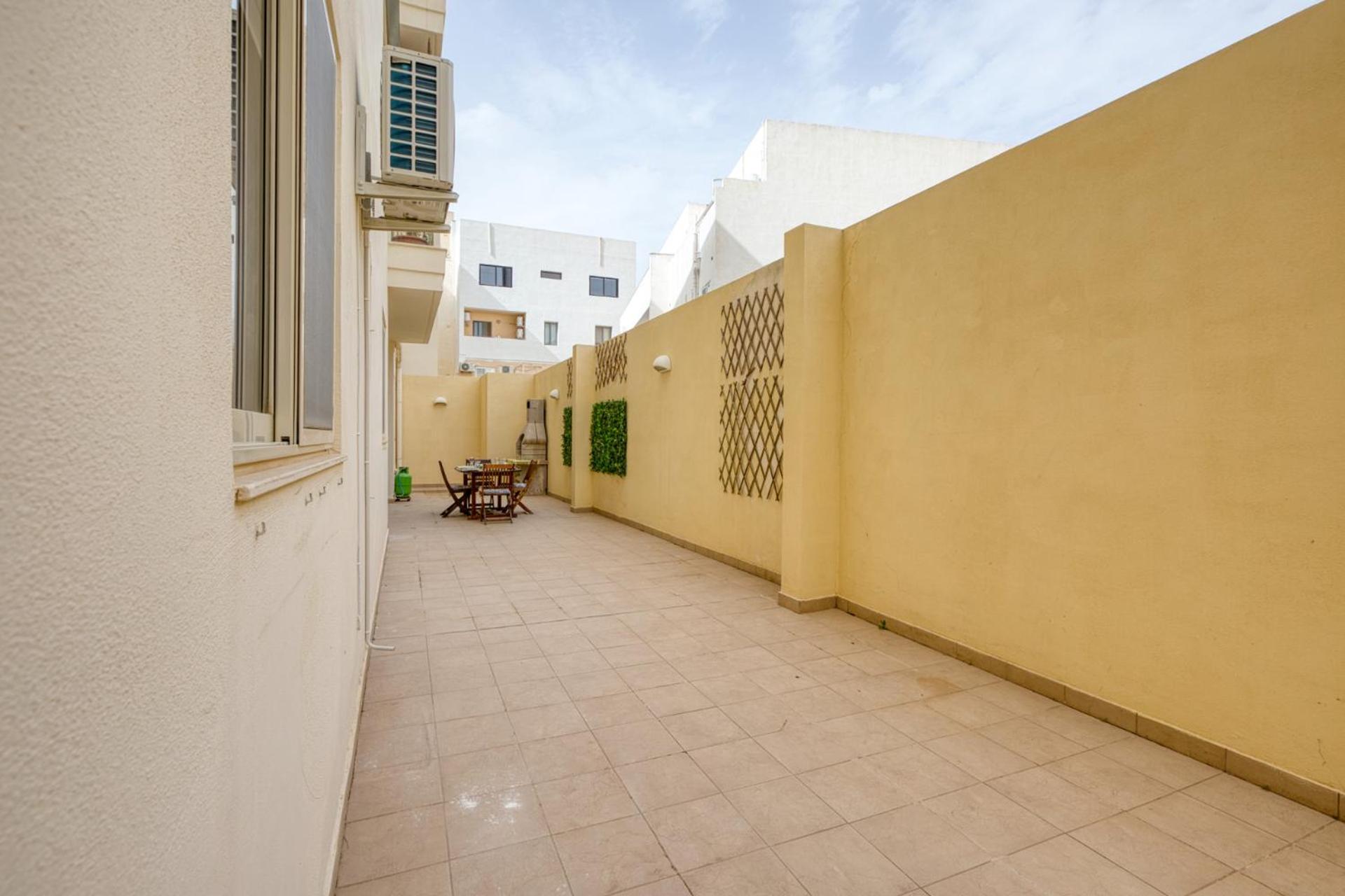 Swieqi 3 bedroom with Patio