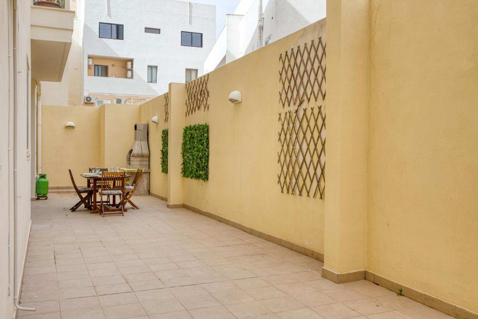 Swieqi 3 bedroom with Patio
