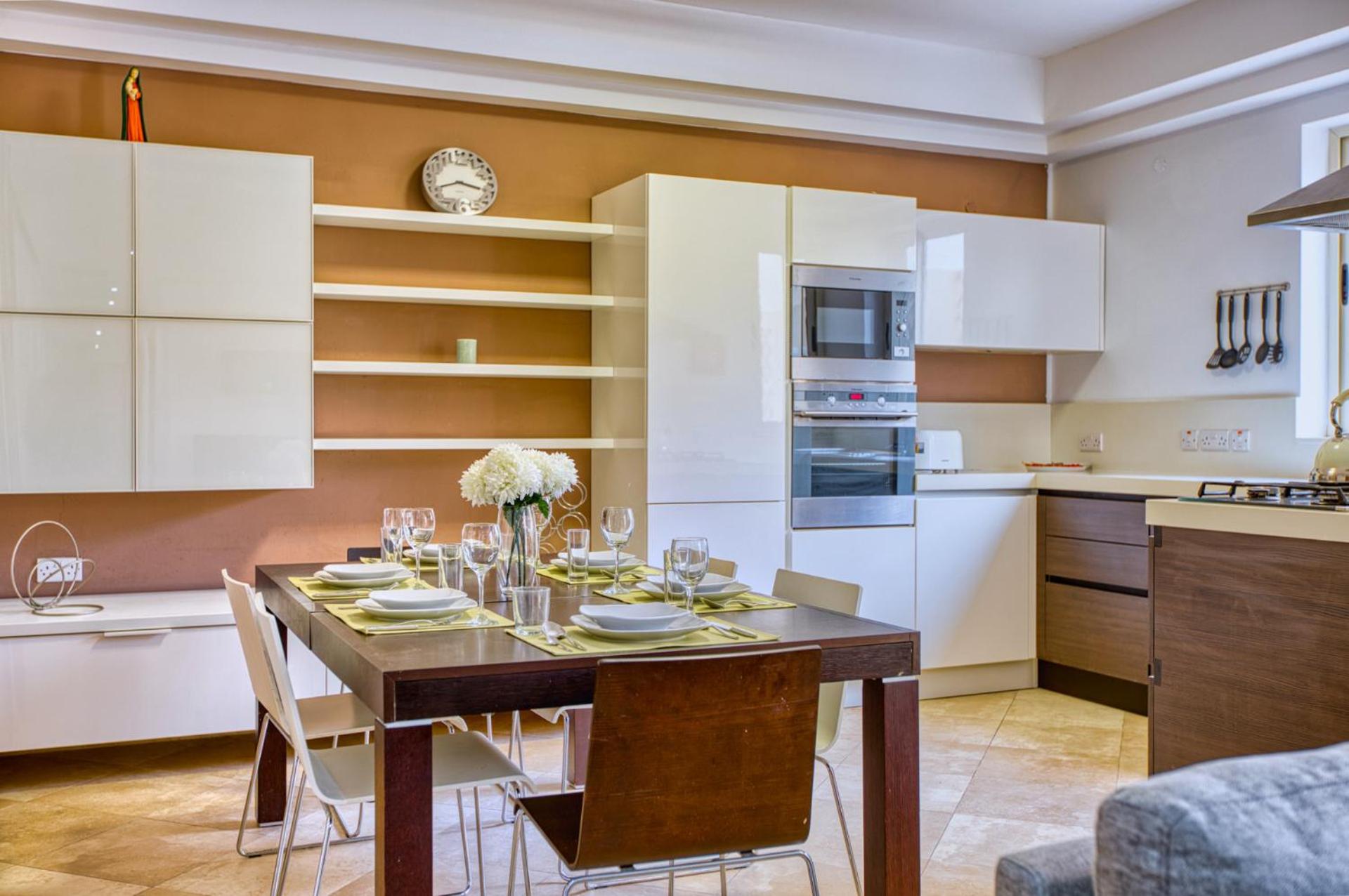 Swieqi 3 bedroom with Patio