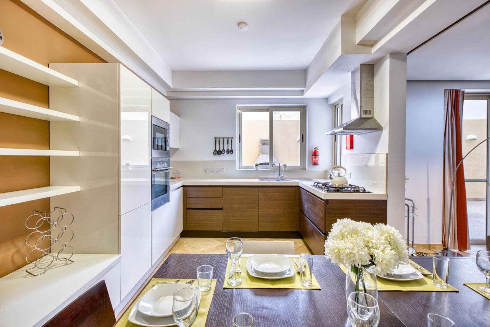 Swieqi 3 bedroom with Patio