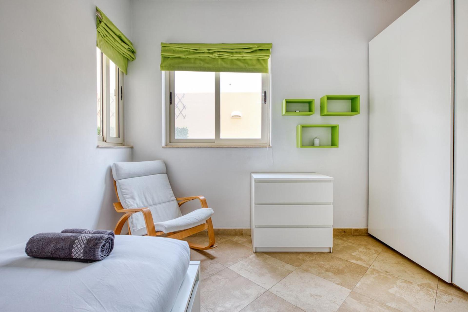 Swieqi 3 bedroom with Patio