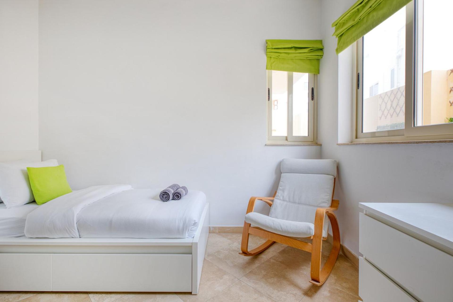 Swieqi 3 bedroom with Patio