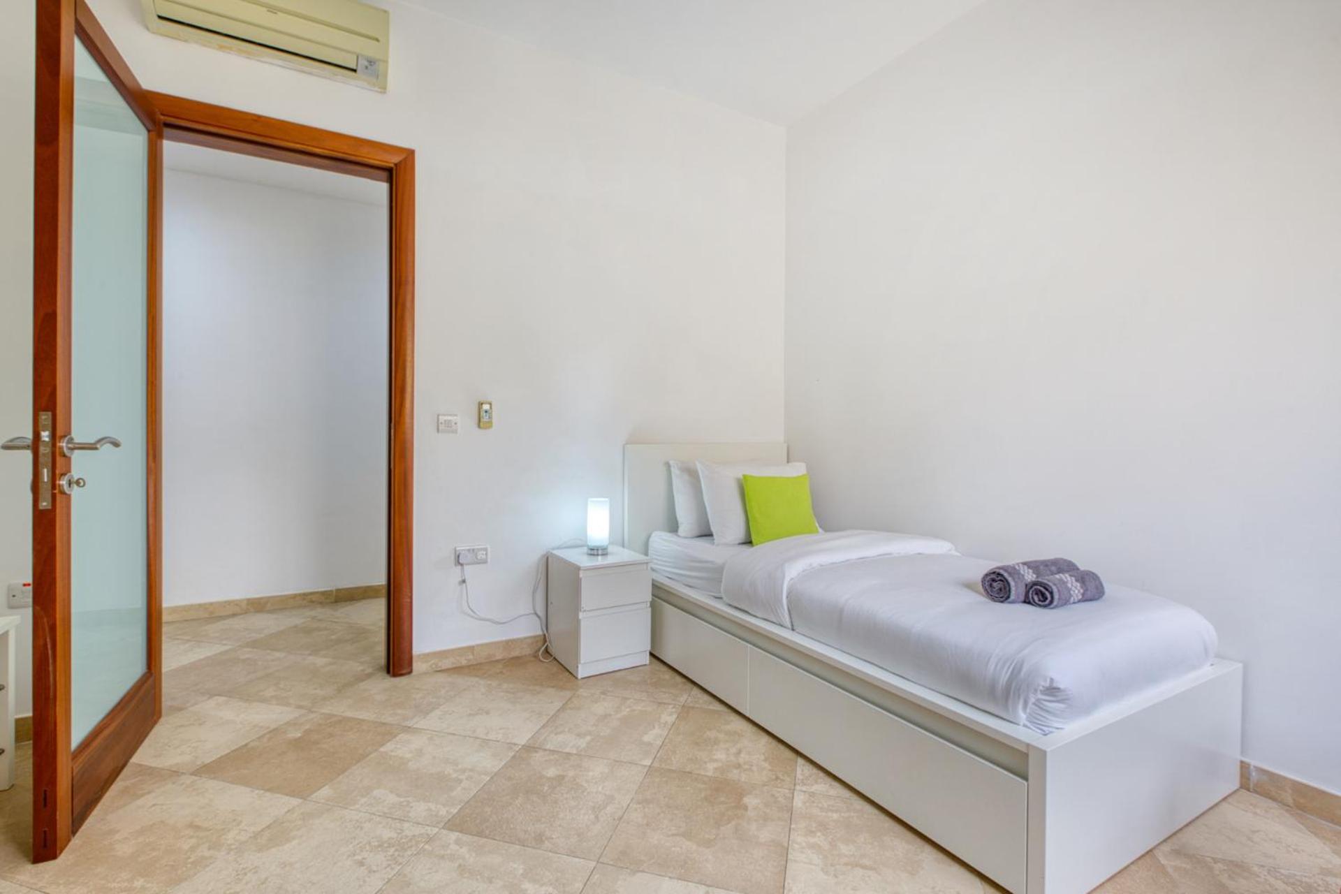 Swieqi 3 bedroom with Patio