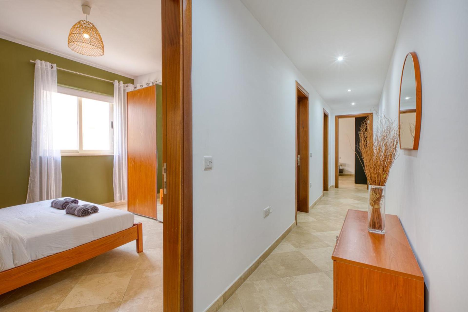 Swieqi 3 bedroom with Patio