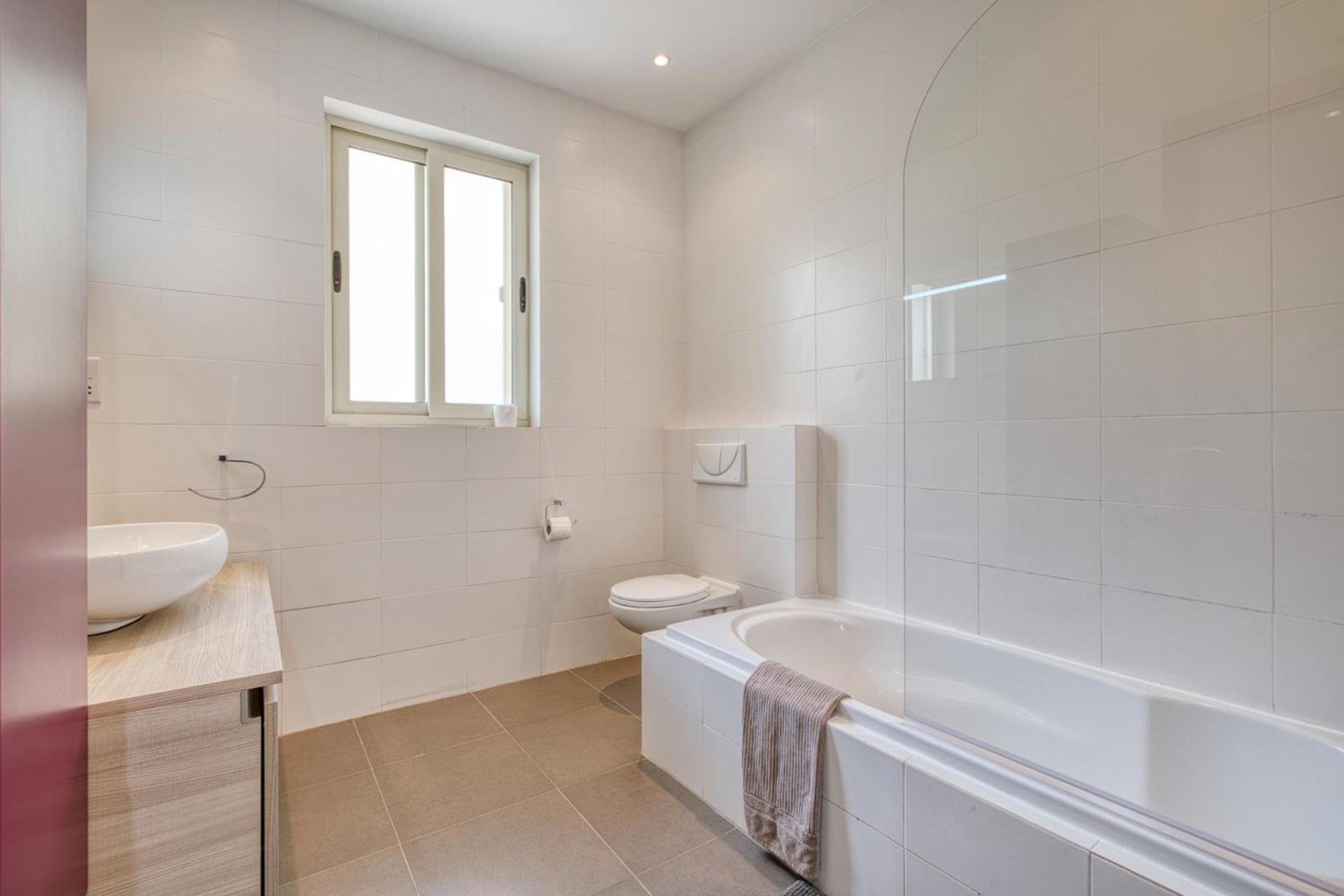 Swieqi 3 bedroom with Patio