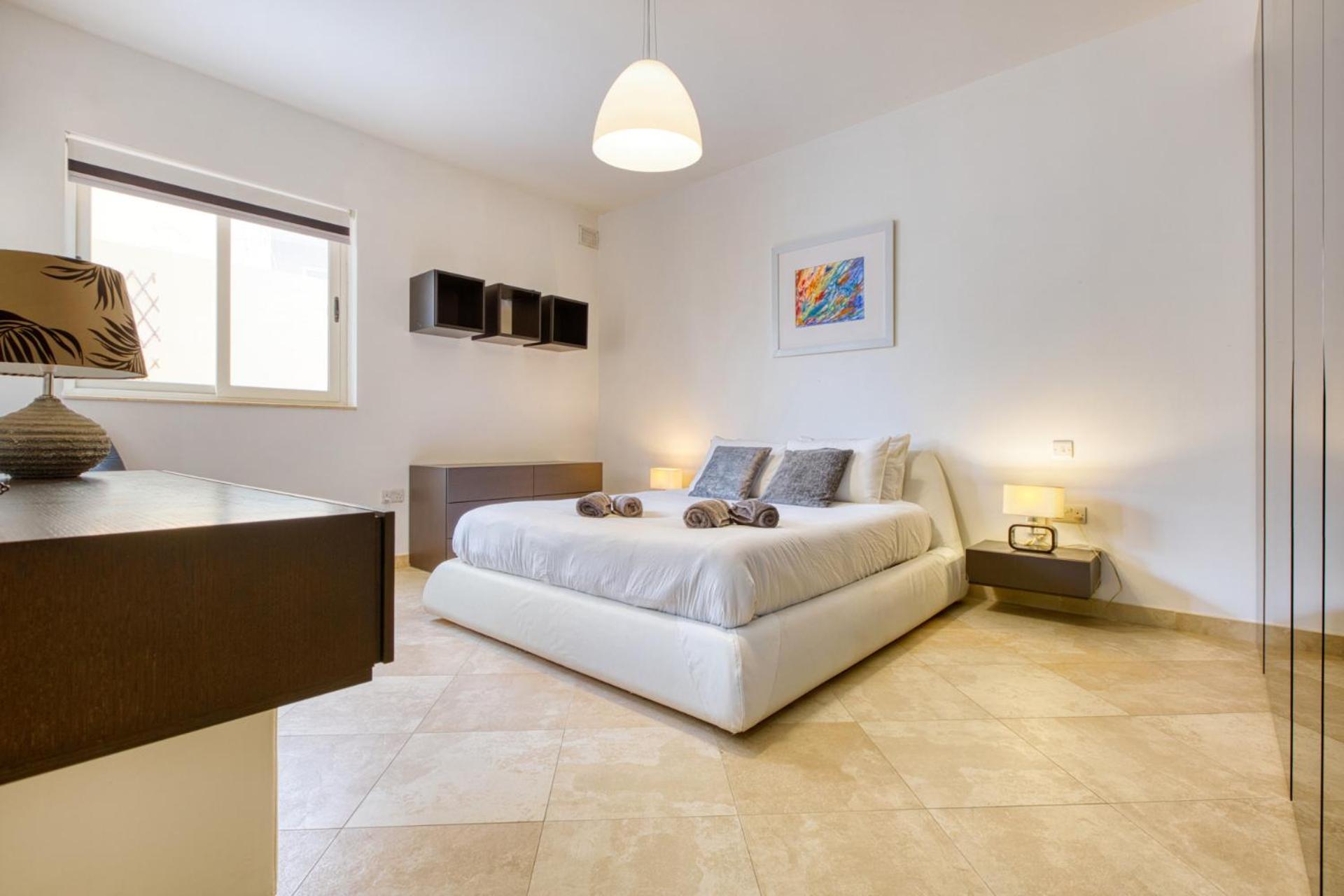 Swieqi 3 bedroom with Patio